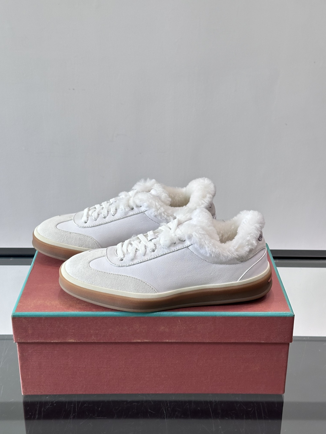 Loro Piana小众诺优翩雅经典款板鞋，加绒内里。系带休闲鞋运动鞋，高品质轻便舒适面料，户外休闲均可