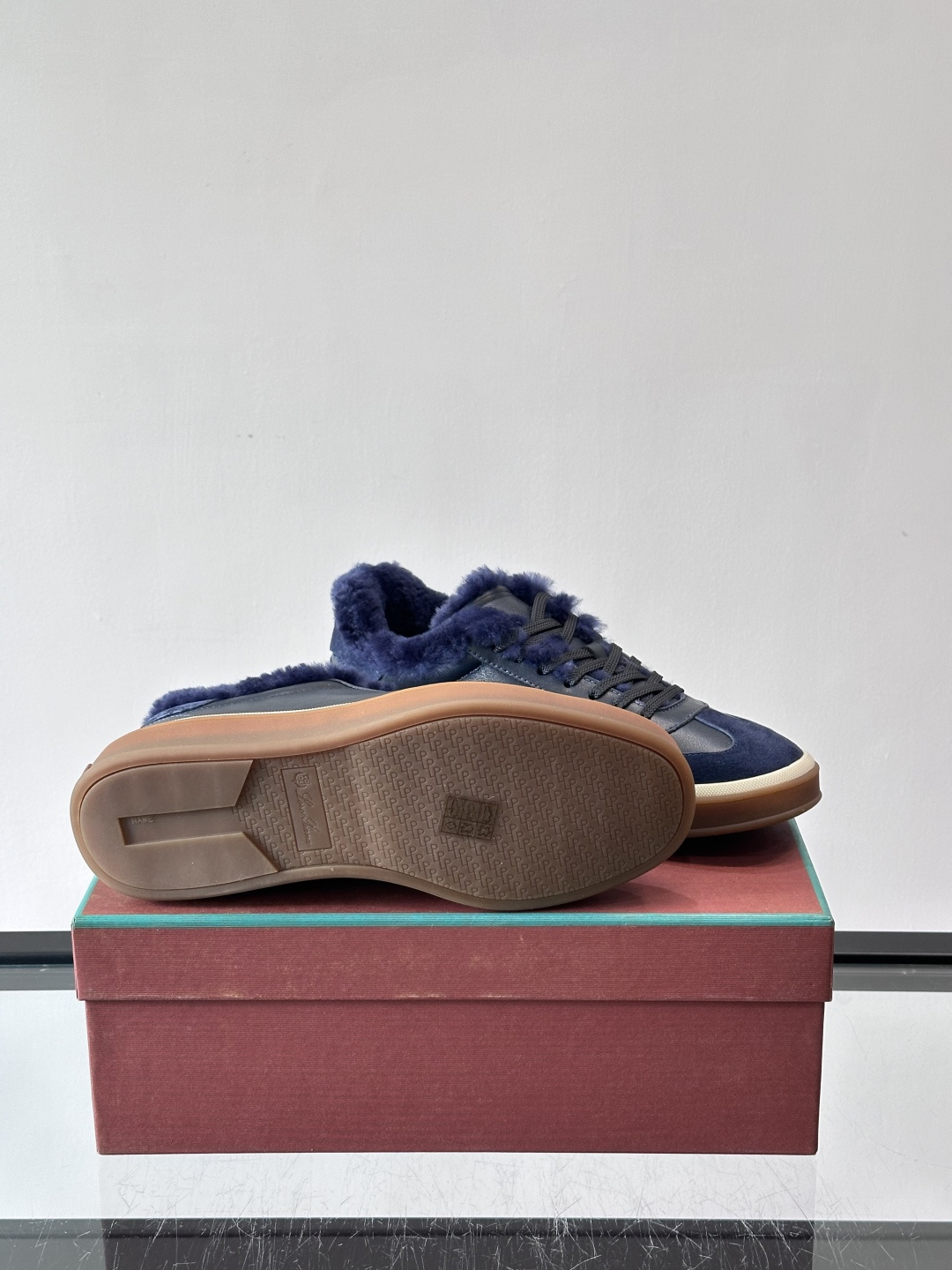 Loro Piana小众诺优翩雅经典款板鞋，加绒内里。系带休闲鞋运动鞋，高品质轻便舒适面料，户外休闲均可