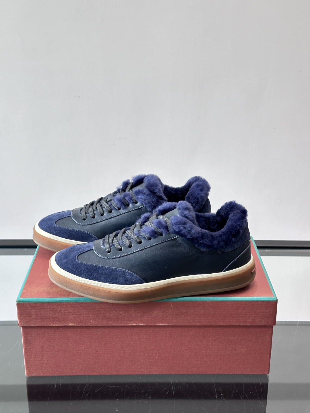 Loro Piana小众诺优翩雅经典款板鞋，加绒内里。系带休闲鞋运动鞋，高品质轻便舒适面料，户外休闲均可