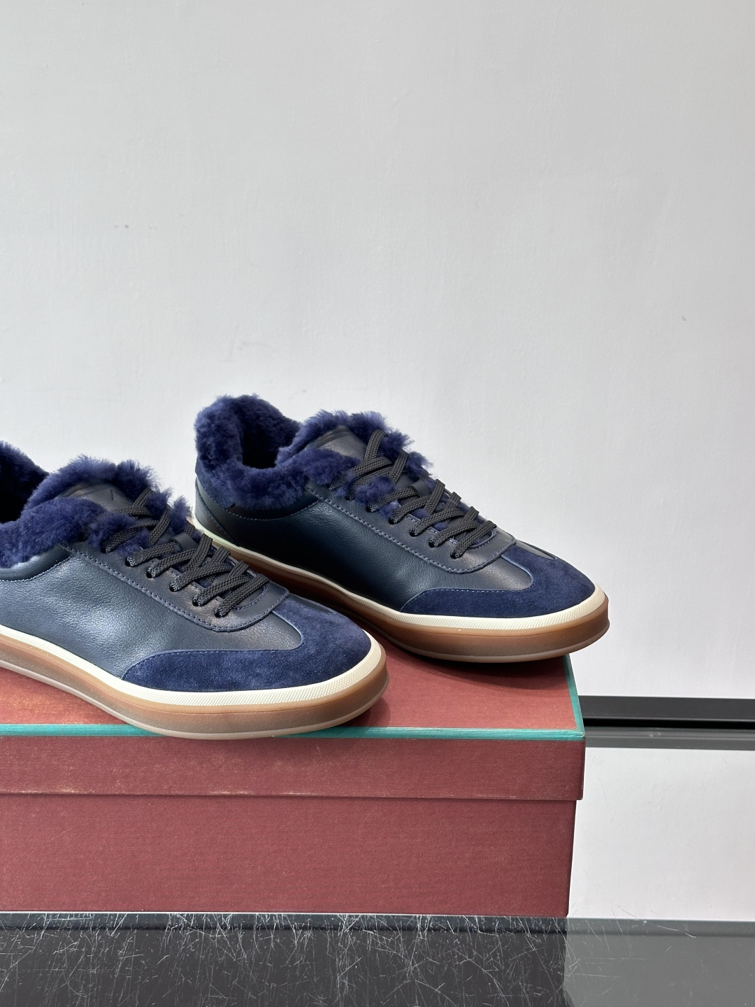 Loro Piana小众诺优翩雅经典款板鞋，加绒内里。系带休闲鞋运动鞋，高品质轻便舒适面料，户外休闲均可