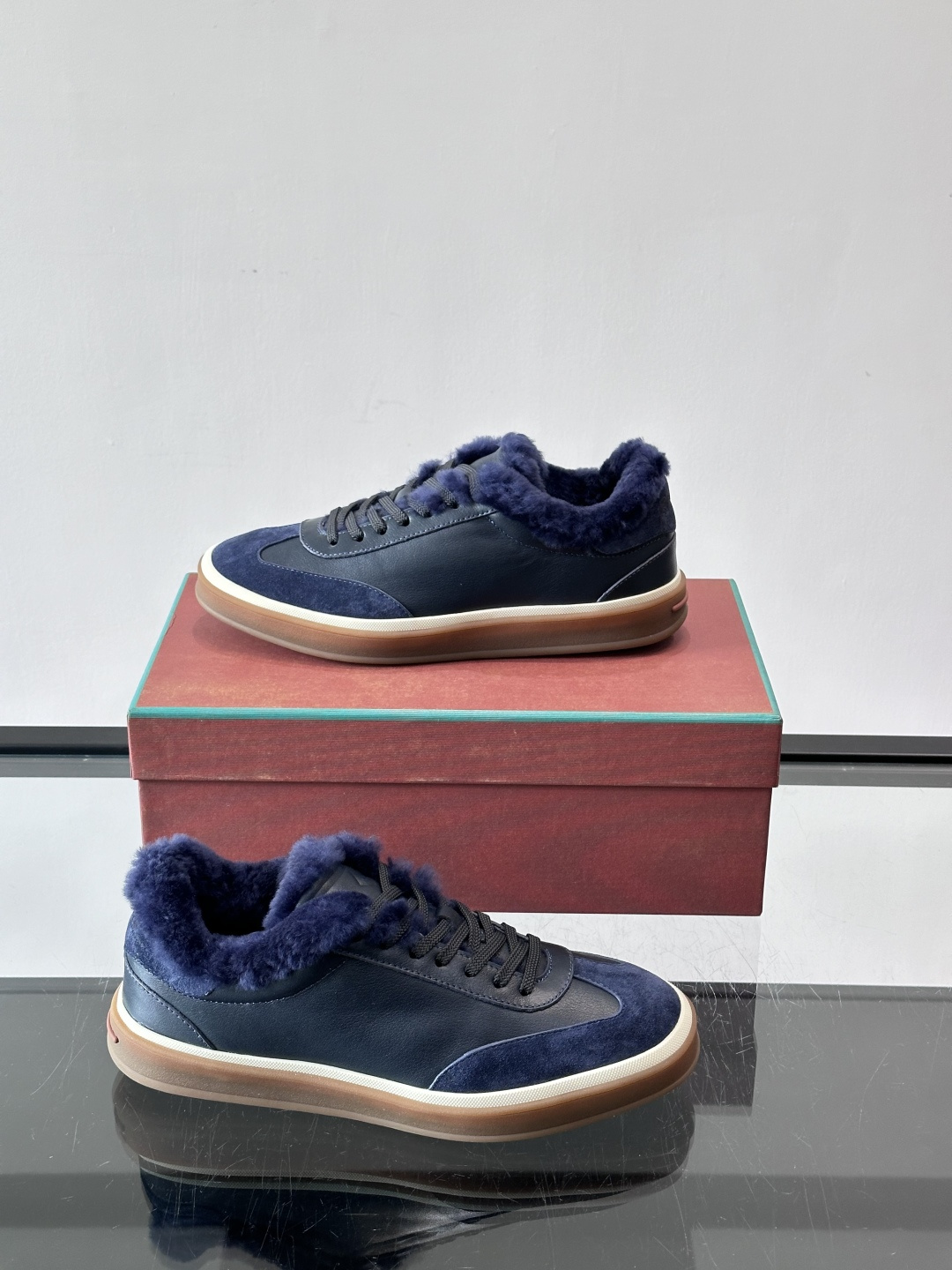 Loro Piana小众诺优翩雅经典款板鞋，加绒内里。系带休闲鞋运动鞋，高品质轻便舒适面料，户外休闲均可