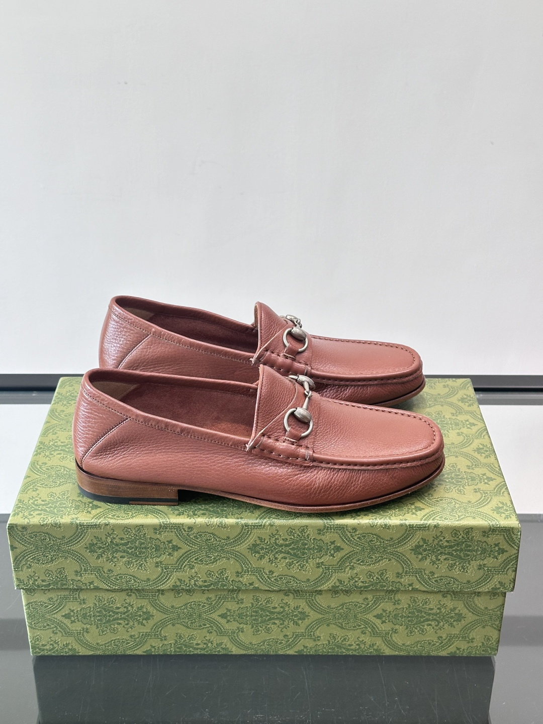 gucci 男士商务小皮鞋，上脚非常好看！精品商务休闲皮鞋💥💥真皮大底产品意大利进口牛皮制作🐂进口水染牛