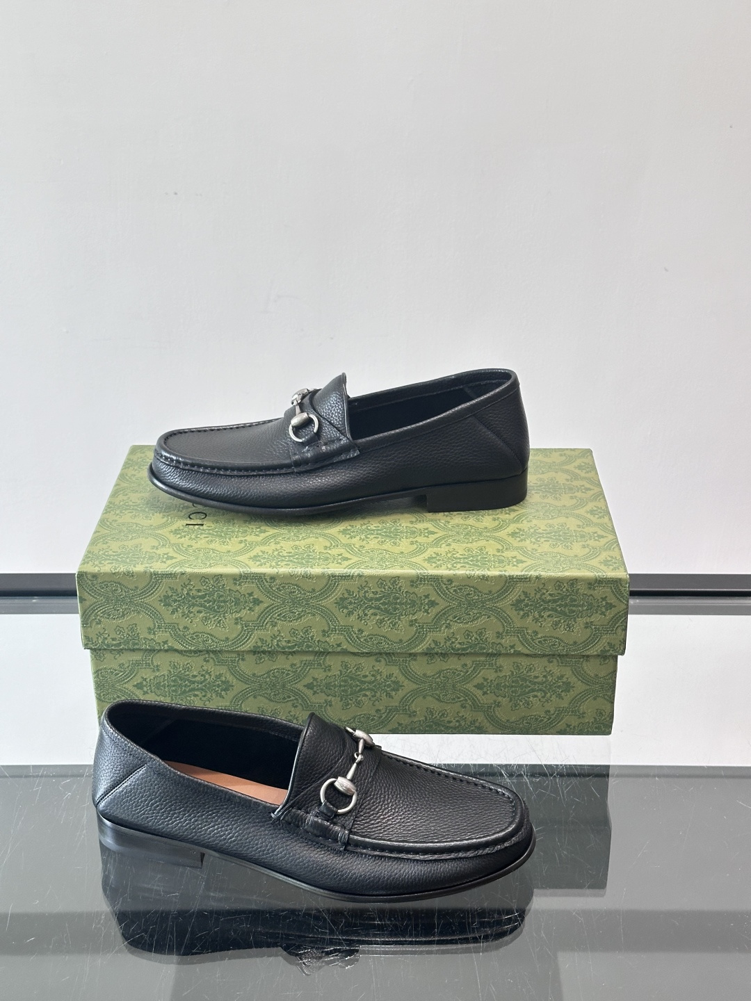 gucci 男士商务小皮鞋，上脚非常好看！精品商务休闲皮鞋💥💥真皮大底产品意大利进口牛皮制作🐂进口水染牛