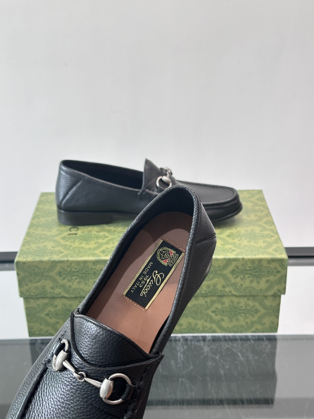 gucci 男士商务小皮鞋，上脚非常好看！精品商务休闲皮鞋💥💥真皮大底产品意大利进口牛皮制作🐂进口水染牛