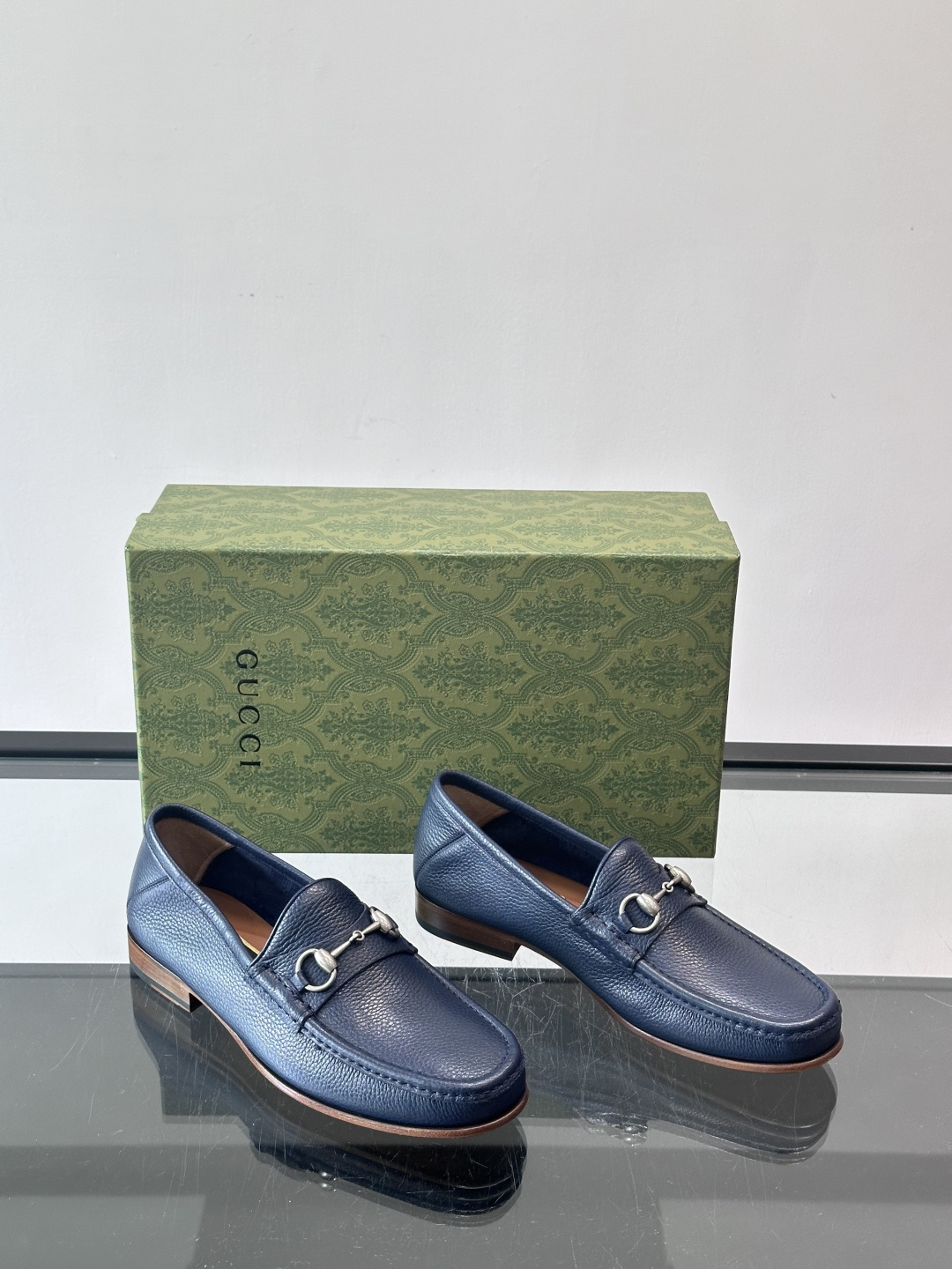 gucci 男士商务小皮鞋，上脚非常好看！精品商务休闲皮鞋💥💥真皮大底产品意大利进口牛皮制作🐂进口水染牛