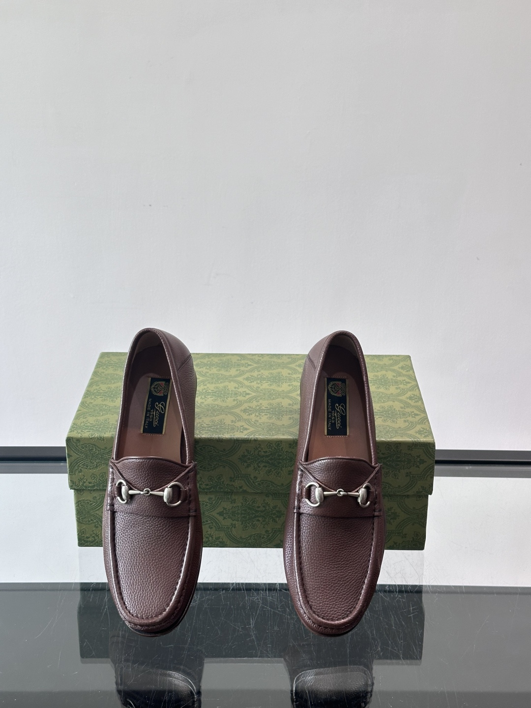 gucci 男士商务小皮鞋，上脚非常好看！精品商务休闲皮鞋💥💥真皮大底产品意大利进口牛皮制作🐂进口水染牛