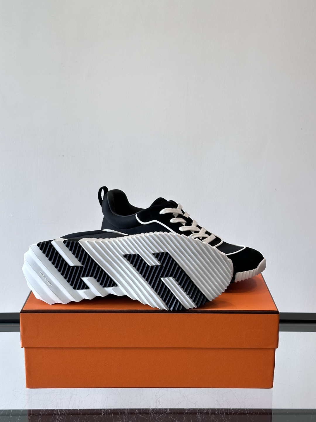 爱马仕Bouncing运动鞋爱马仕Bouncing运动鞋，标志性“大H