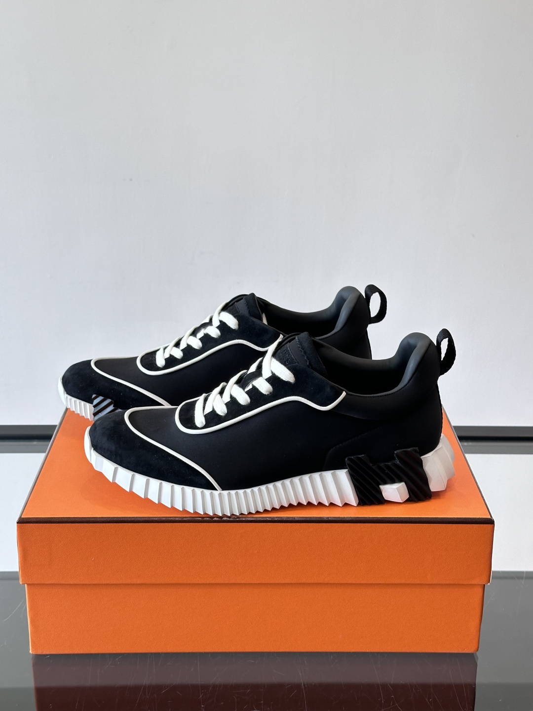 爱马仕Bouncing运动鞋爱马仕Bouncing运动鞋，标志性“大H