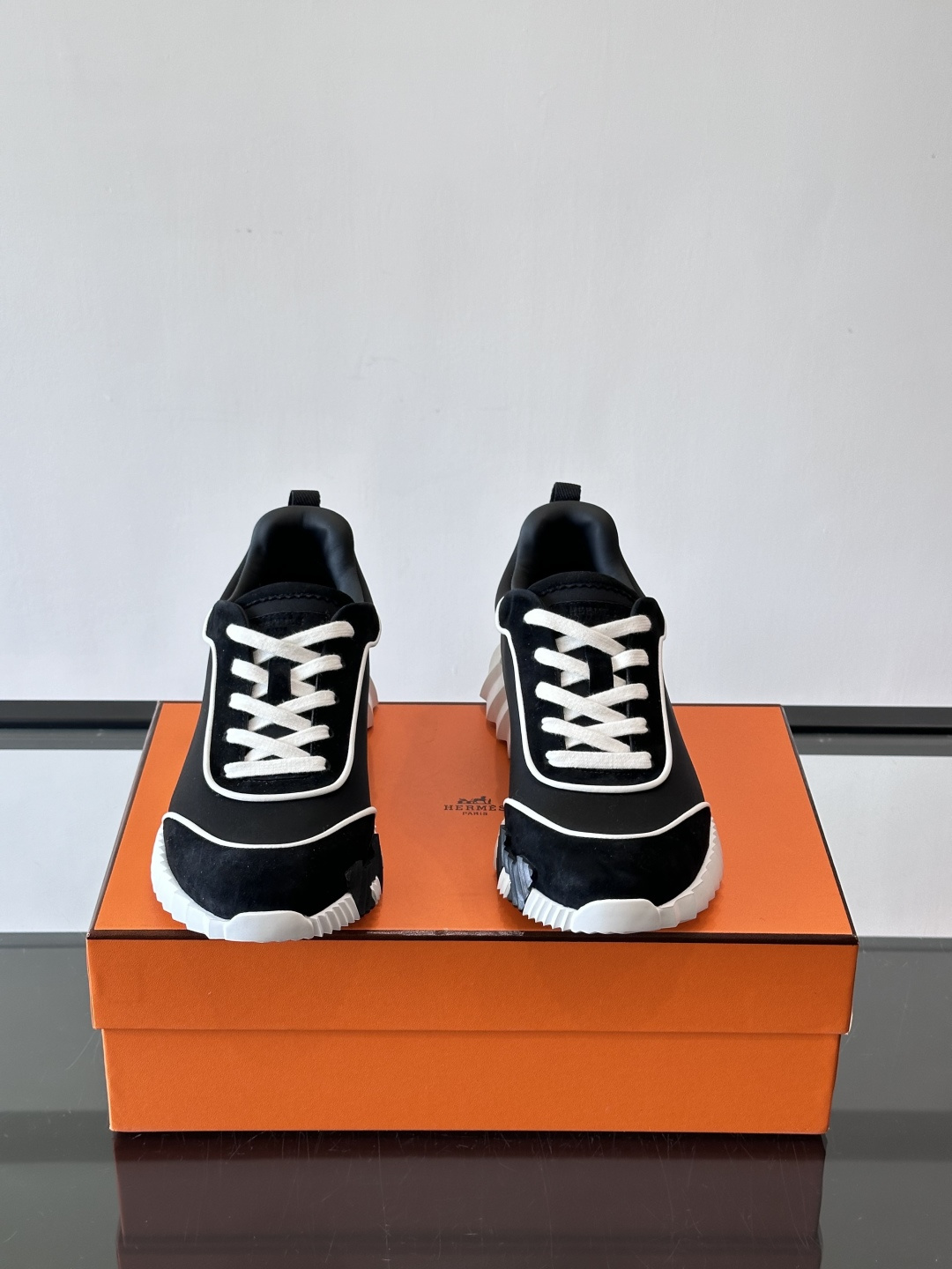 爱马仕Bouncing运动鞋爱马仕Bouncing运动鞋，标志性“大H