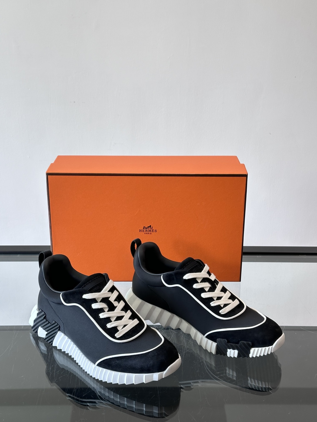 爱马仕Bouncing运动鞋爱马仕Bouncing运动鞋，标志性“大H