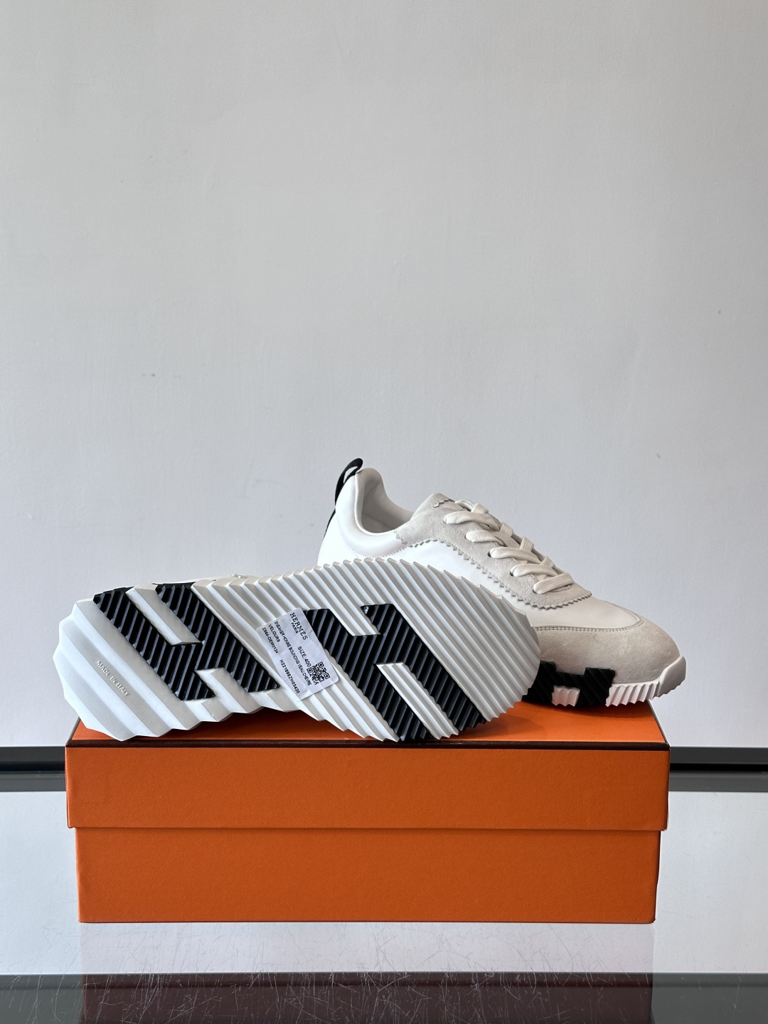 爱马仕Bouncing运动鞋爱马仕Bouncing运动鞋，标志性“大H