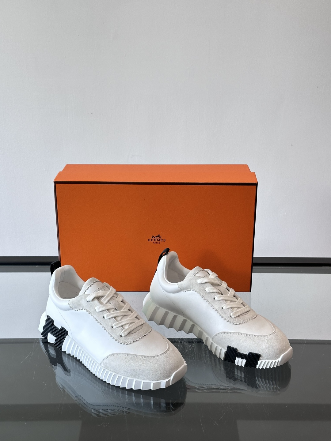 爱马仕Bouncing运动鞋爱马仕Bouncing运动鞋，标志性“大H