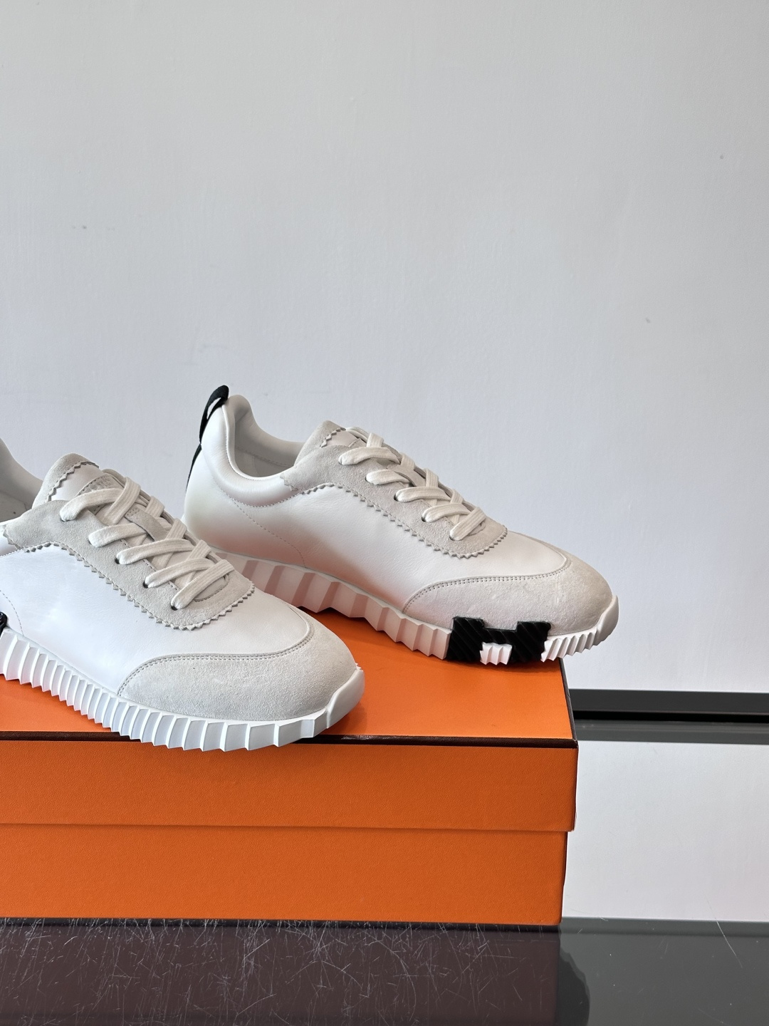 爱马仕Bouncing运动鞋爱马仕Bouncing运动鞋，标志性“大H