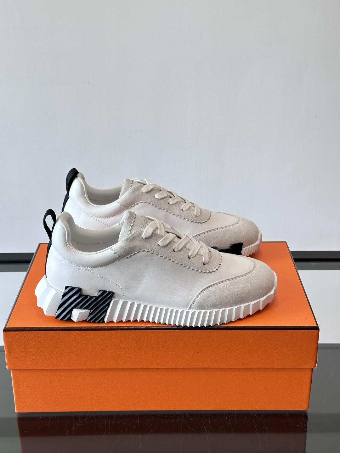 爱马仕Bouncing运动鞋爱马仕Bouncing运动鞋，标志性“大H