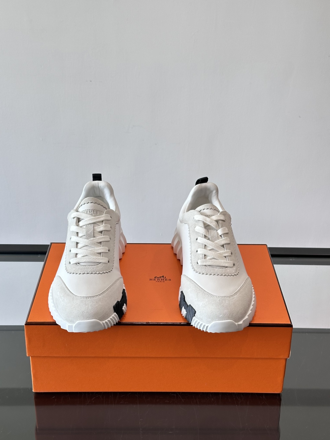 爱马仕Bouncing运动鞋爱马仕Bouncing运动鞋，标志性“大H