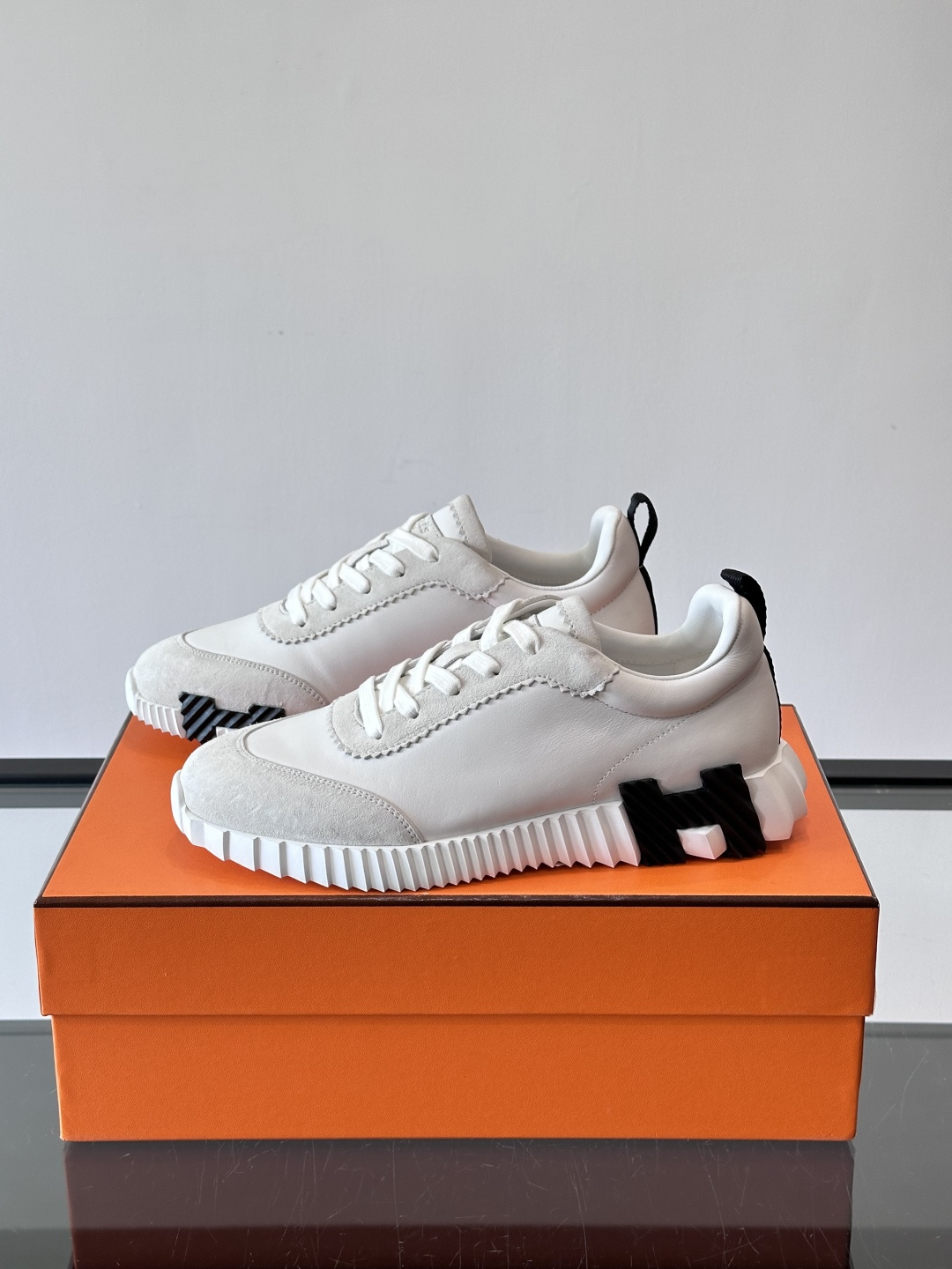 爱马仕Bouncing运动鞋爱马仕Bouncing运动鞋，标志性“大H