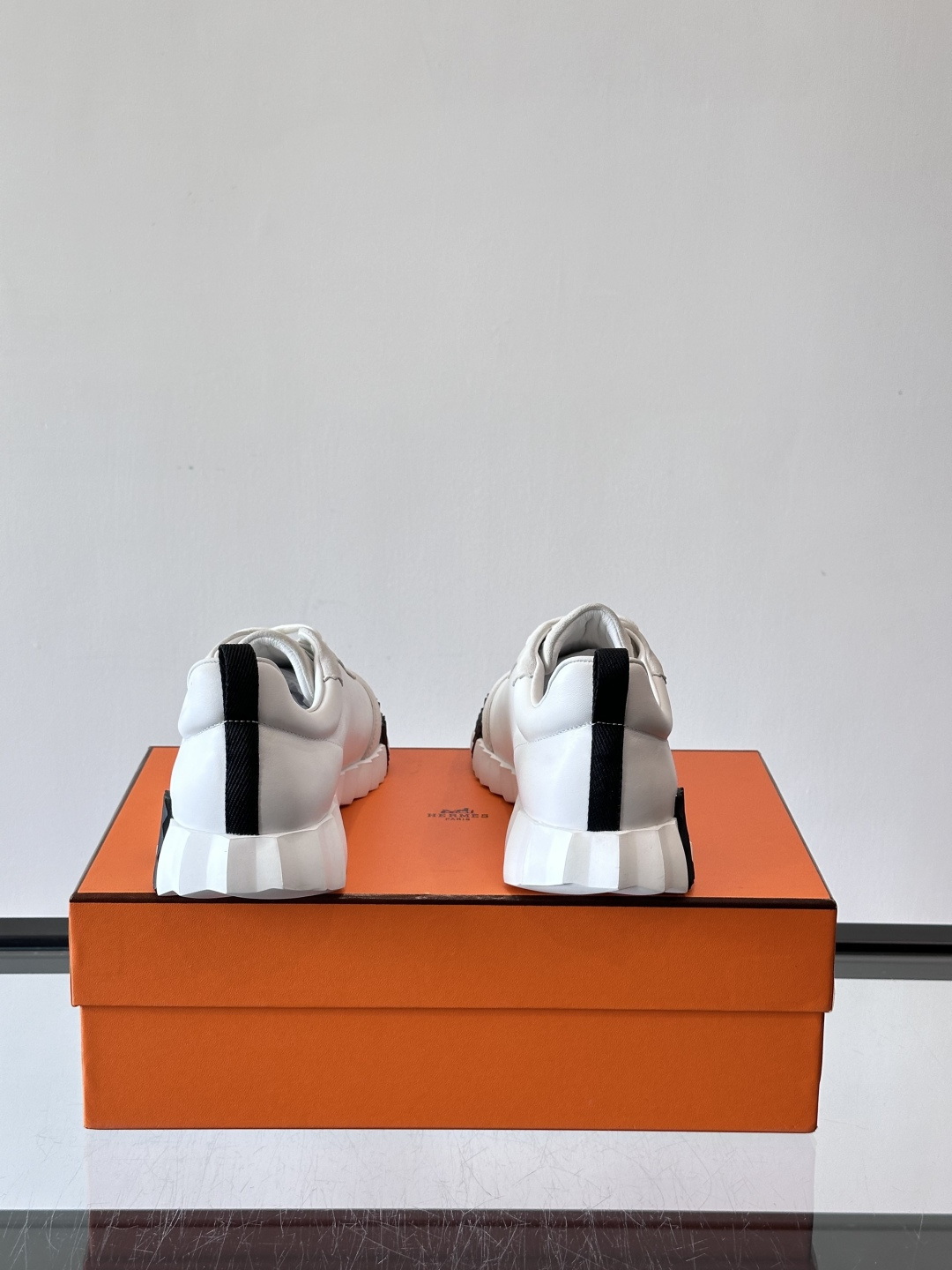 爱马仕Bouncing运动鞋爱马仕Bouncing运动鞋，标志性“大H