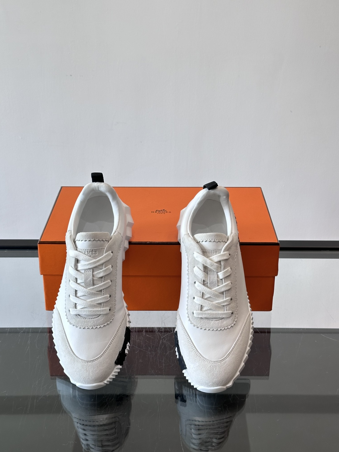 爱马仕Bouncing运动鞋爱马仕Bouncing运动鞋，标志性“大H