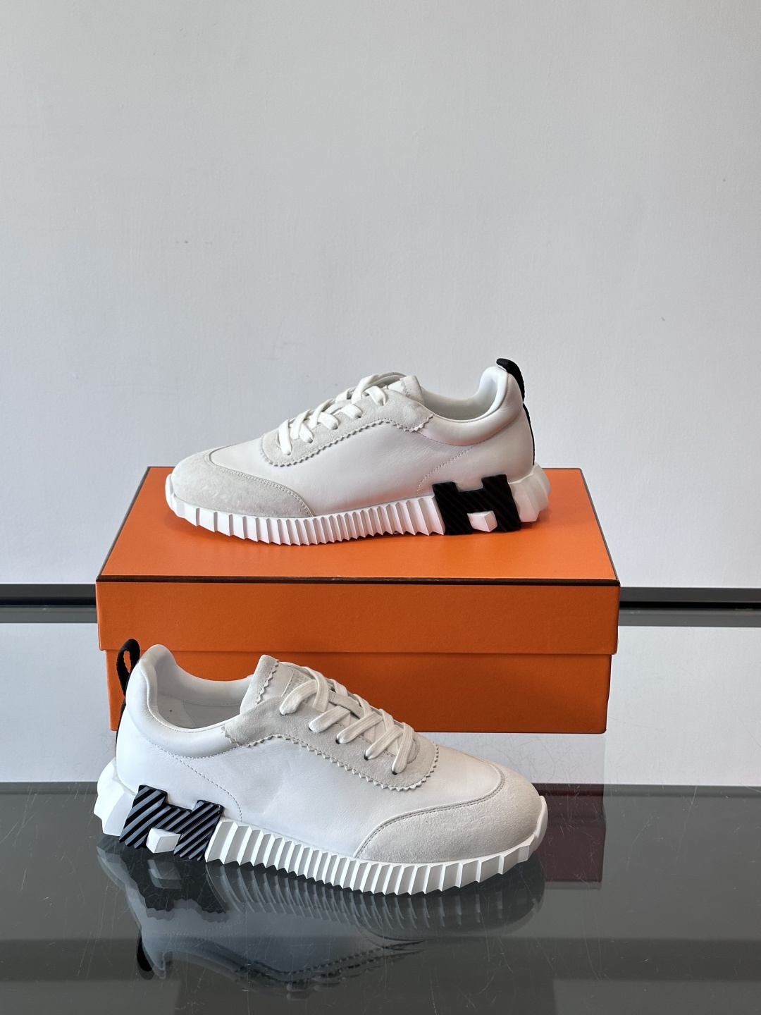 爱马仕Bouncing运动鞋爱马仕Bouncing运动鞋，标志性“大H