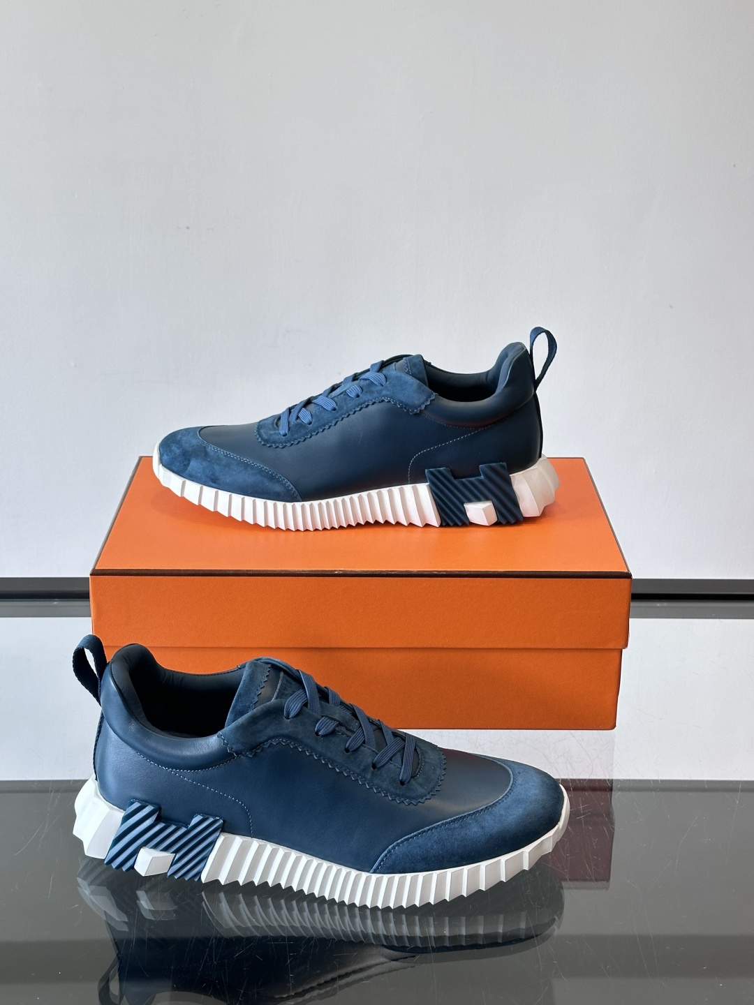 爱马仕Bouncing运动鞋爱马仕Bouncing运动鞋，标志性“大H