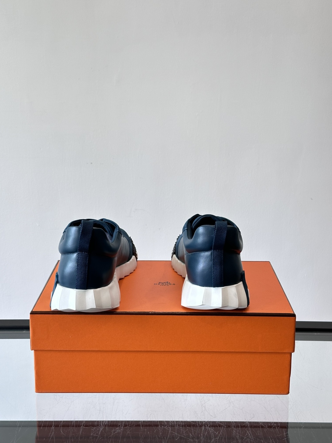 爱马仕Bouncing运动鞋爱马仕Bouncing运动鞋，标志性“大H