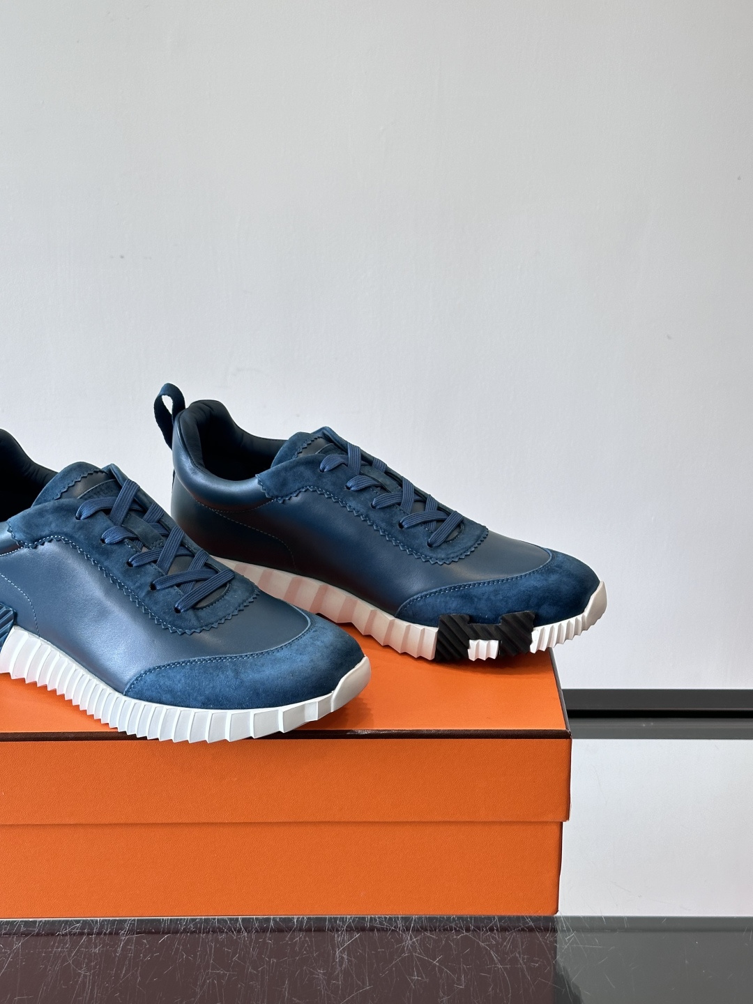 爱马仕Bouncing运动鞋爱马仕Bouncing运动鞋，标志性“大H