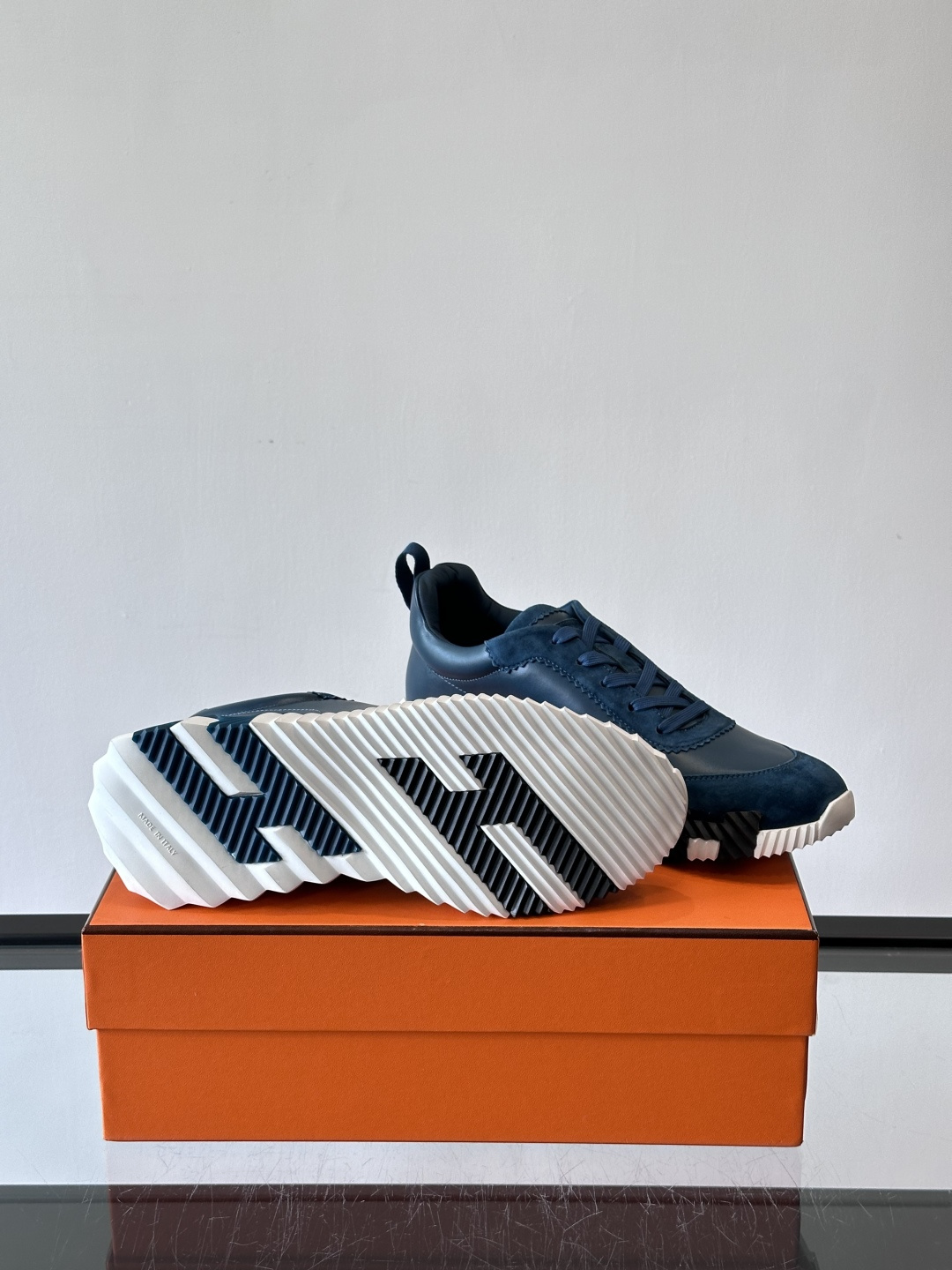 爱马仕Bouncing运动鞋爱马仕Bouncing运动鞋，标志性“大H