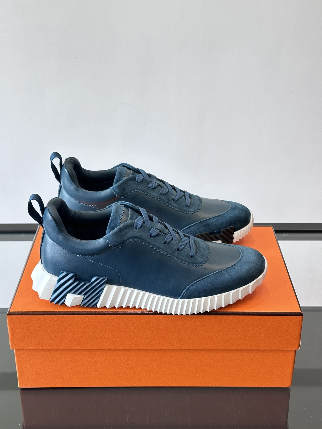 爱马仕Bouncing运动鞋爱马仕Bouncing运动鞋，标志性“大H