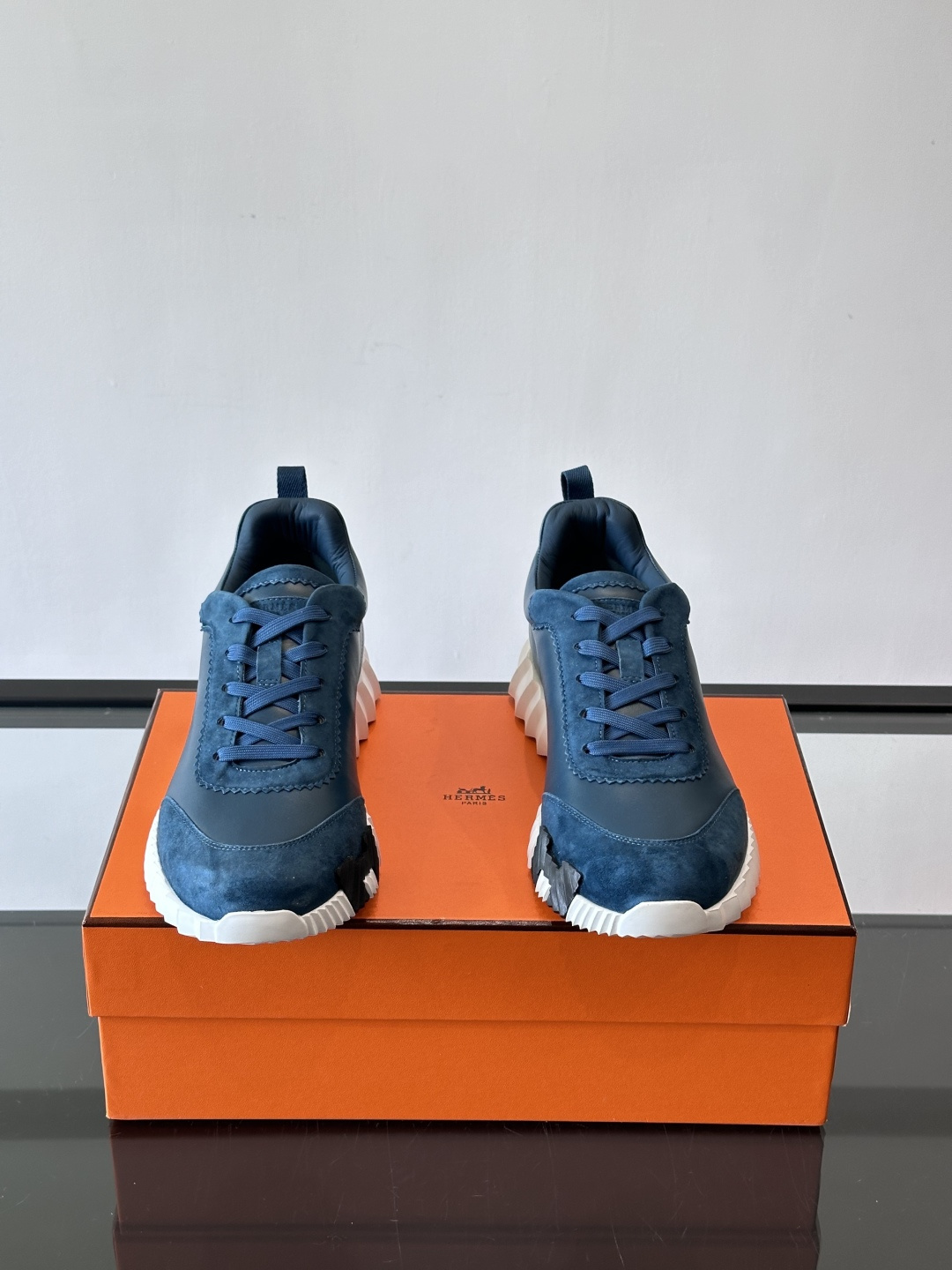 爱马仕Bouncing运动鞋爱马仕Bouncing运动鞋，标志性“大H