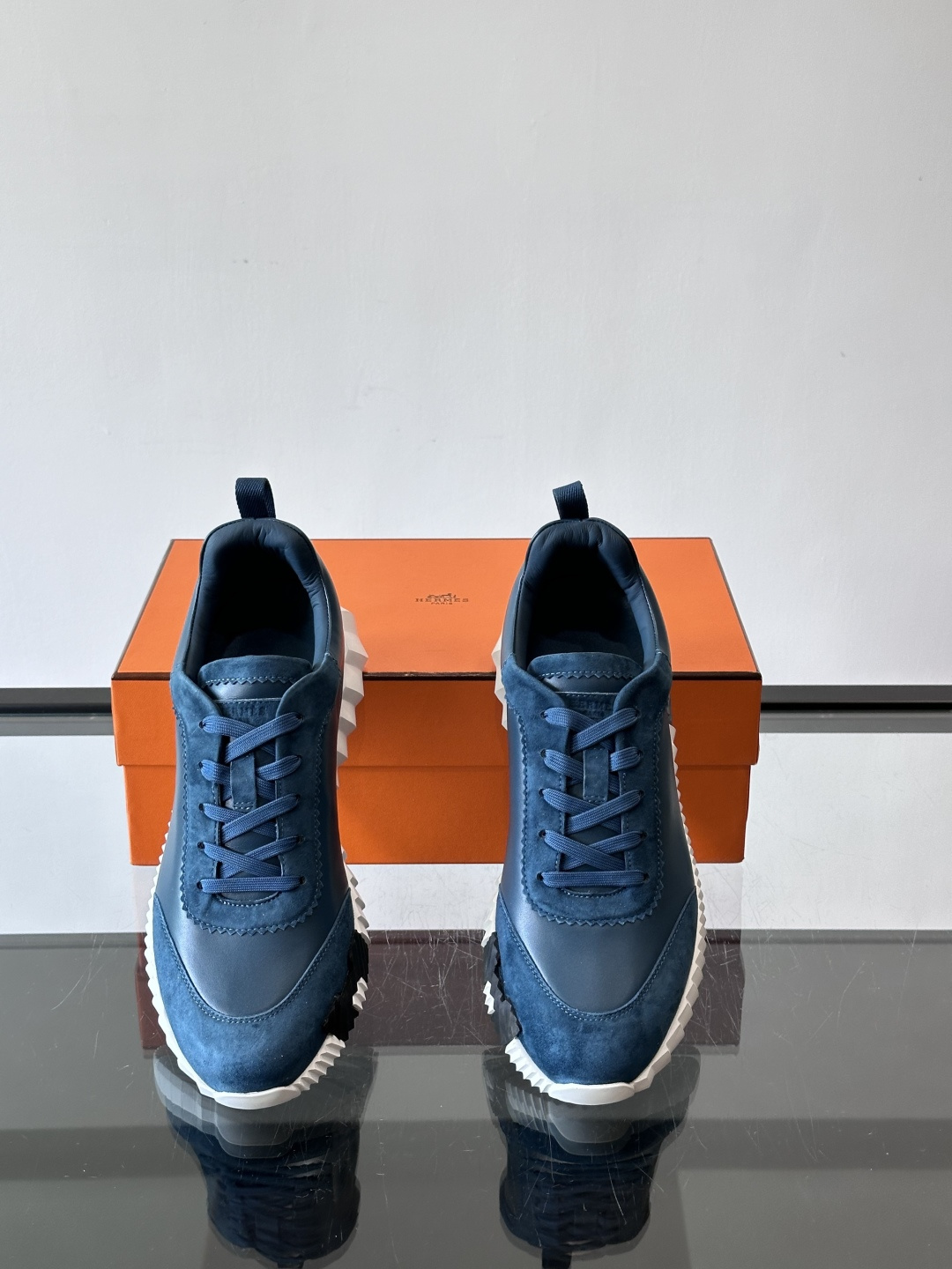 爱马仕Bouncing运动鞋爱马仕Bouncing运动鞋，标志性“大H