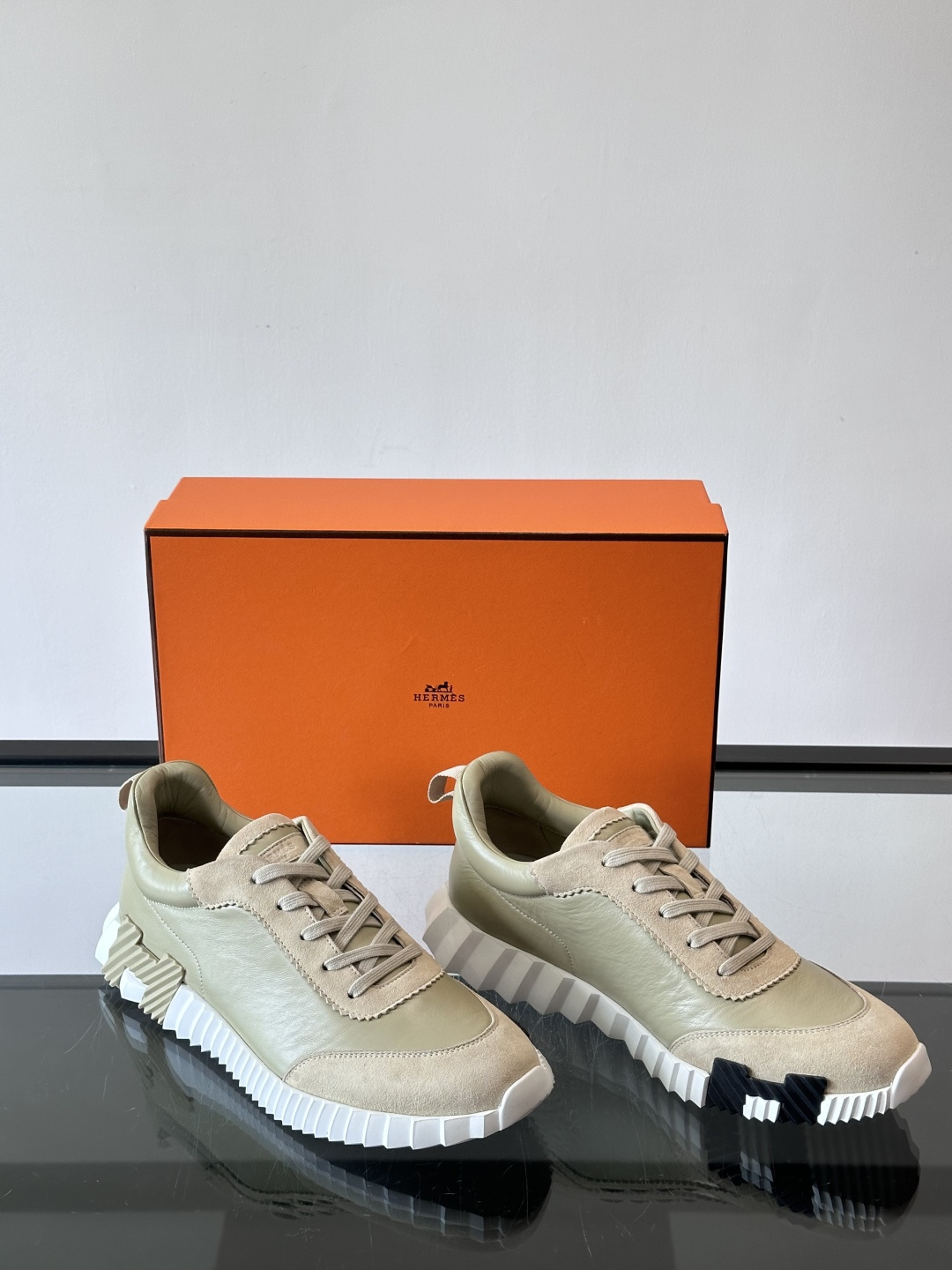 爱马仕Bouncing运动鞋爱马仕Bouncing运动鞋，标志性“大H