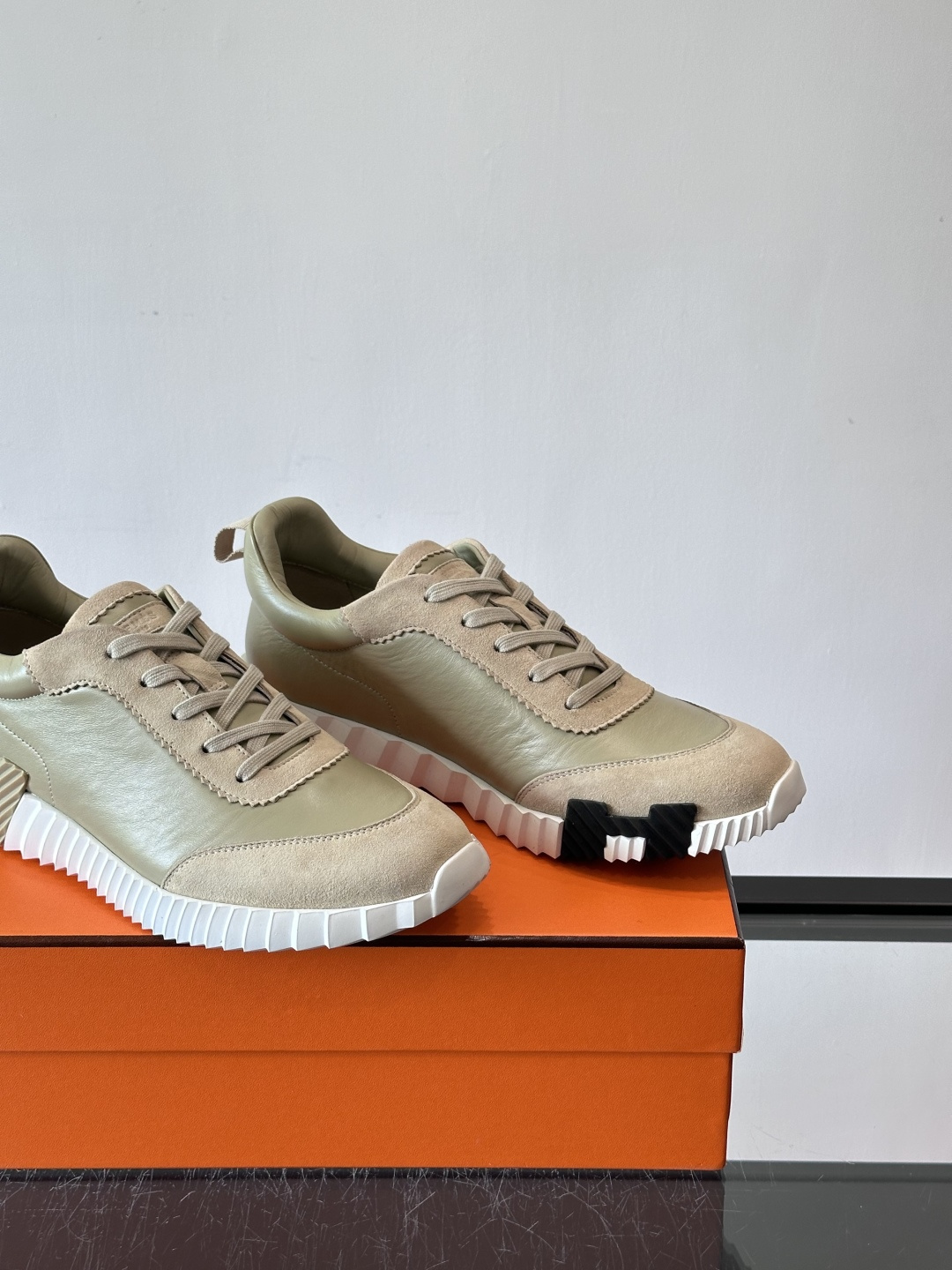 爱马仕Bouncing运动鞋爱马仕Bouncing运动鞋，标志性“大H