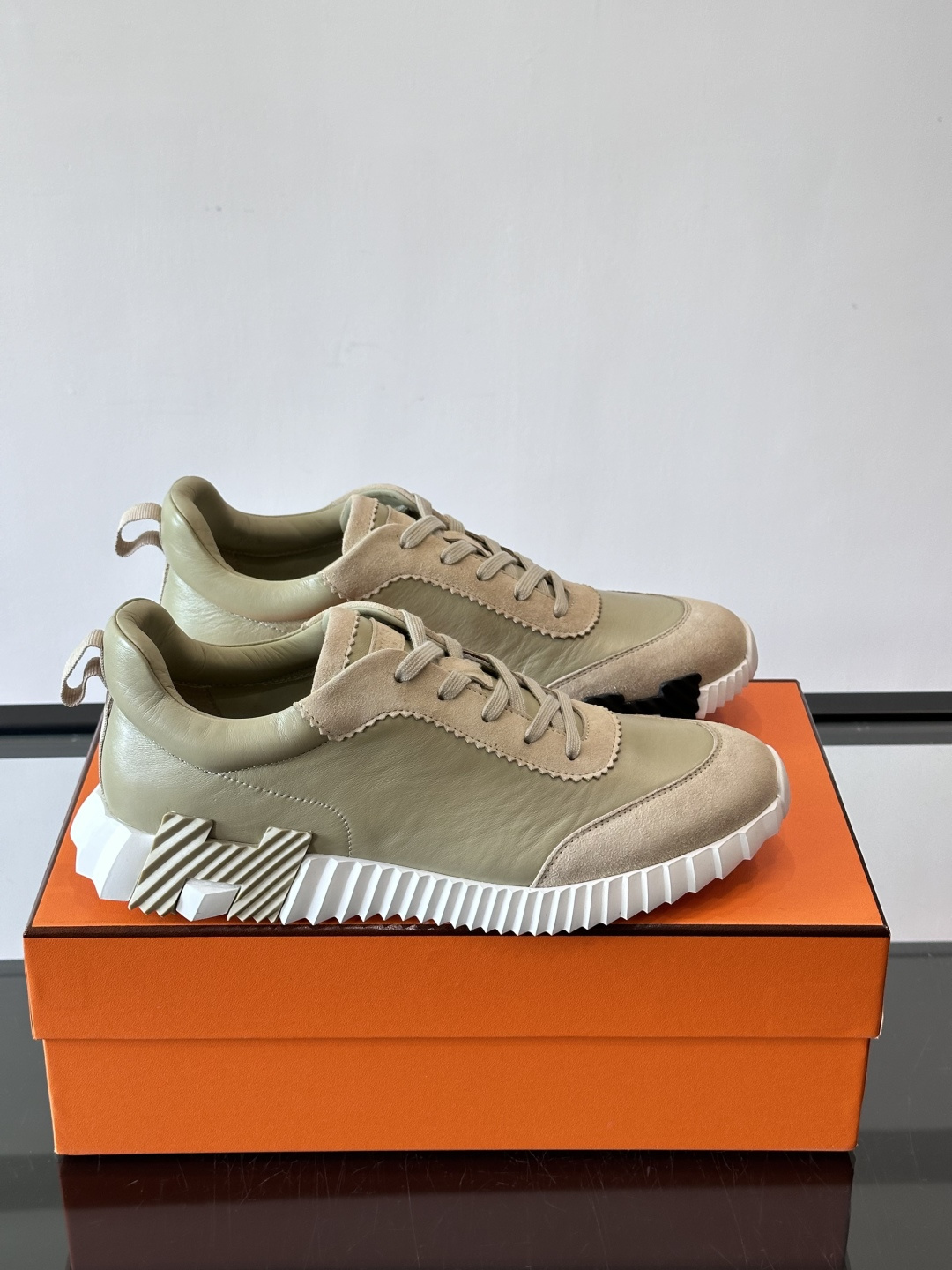 爱马仕Bouncing运动鞋爱马仕Bouncing运动鞋，标志性“大H