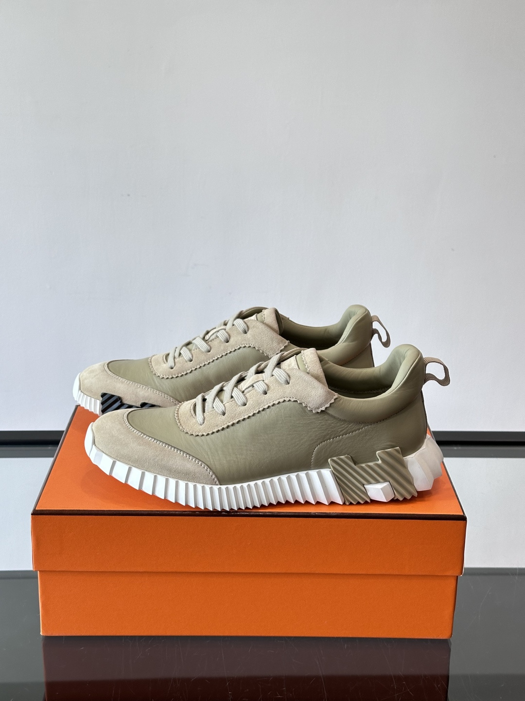 爱马仕Bouncing运动鞋爱马仕Bouncing运动鞋，标志性“大H