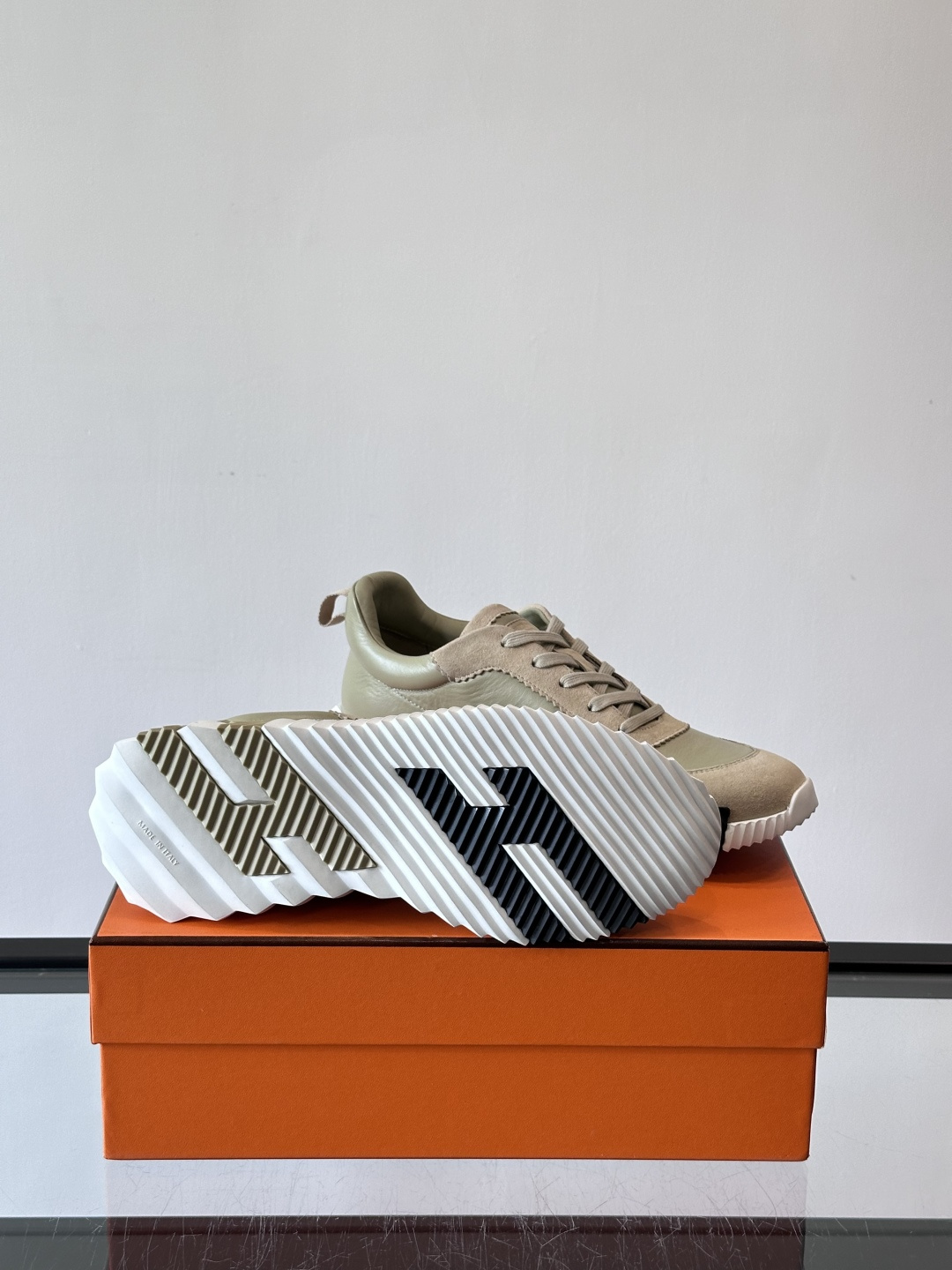 爱马仕Bouncing运动鞋爱马仕Bouncing运动鞋，标志性“大H