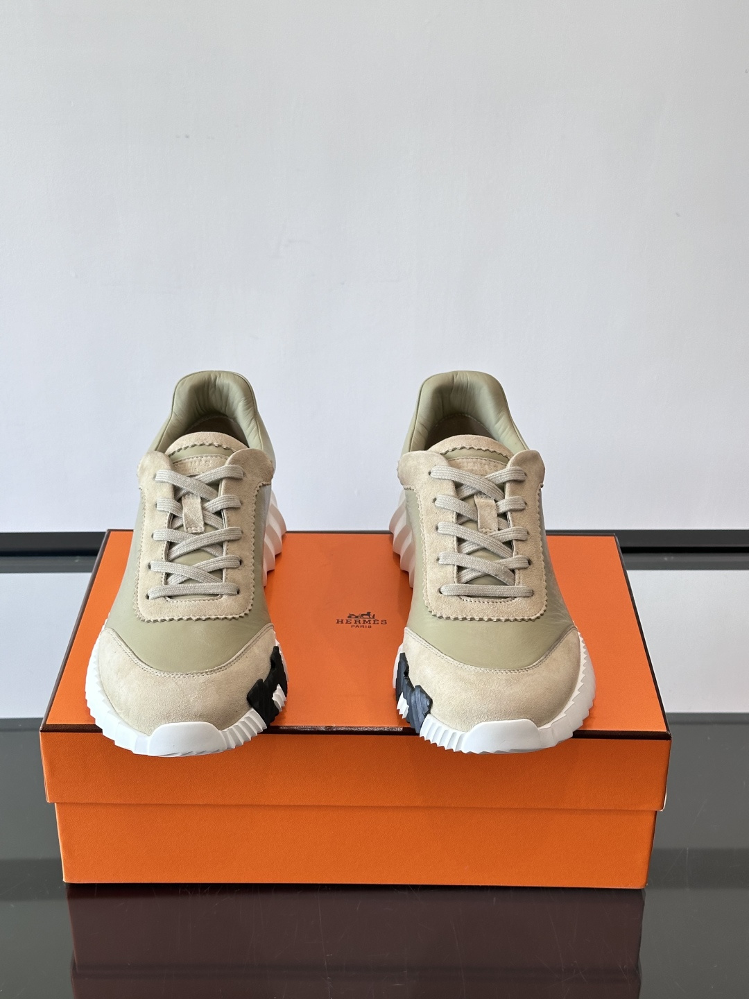 爱马仕Bouncing运动鞋爱马仕Bouncing运动鞋，标志性“大H