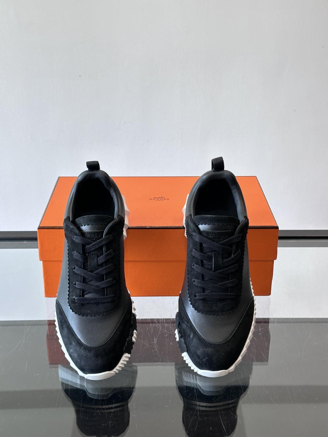 爱马仕Bouncing运动鞋爱马仕Bouncing运动鞋，标志性“大H