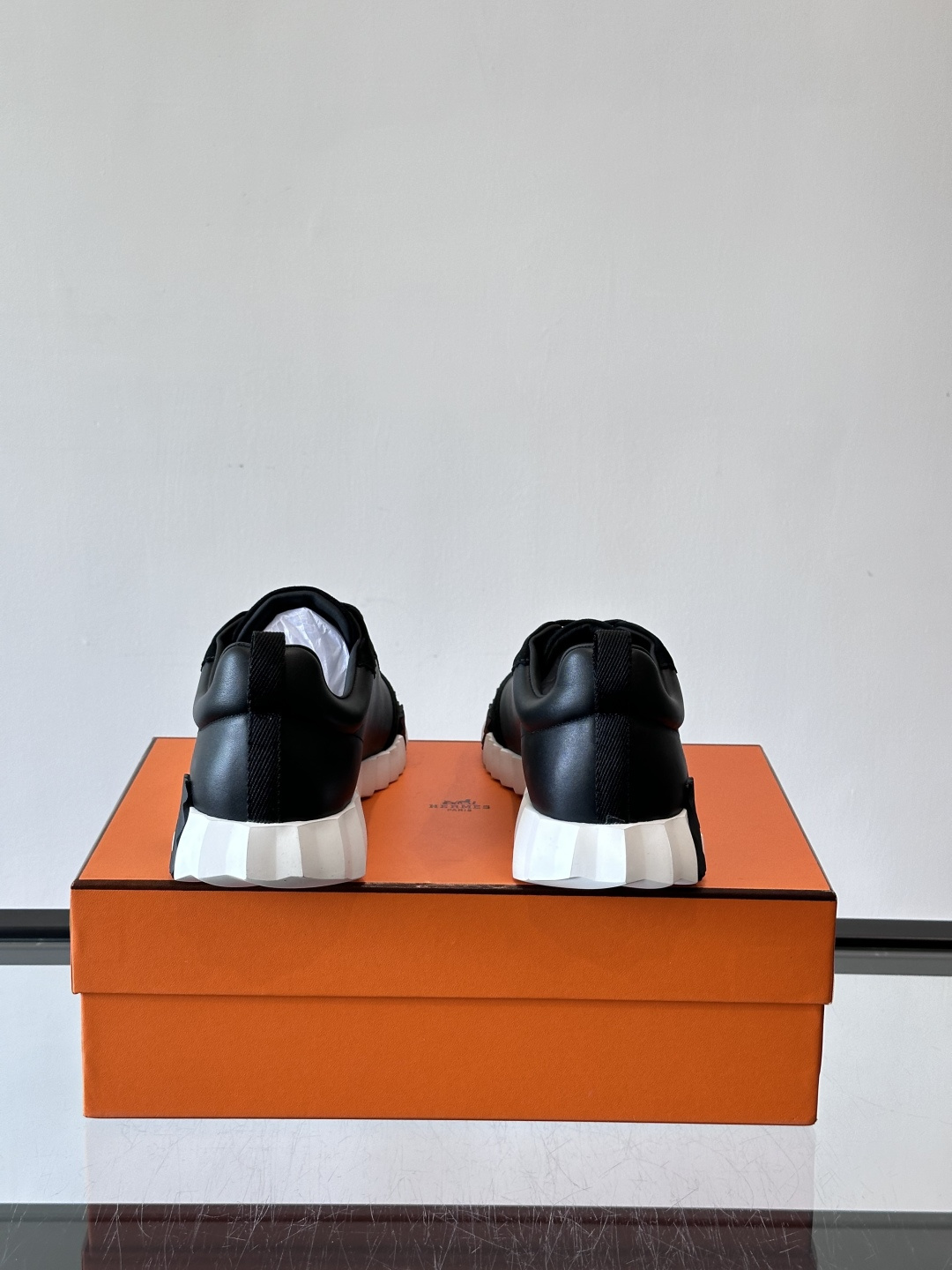 爱马仕Bouncing运动鞋爱马仕Bouncing运动鞋，标志性“大H