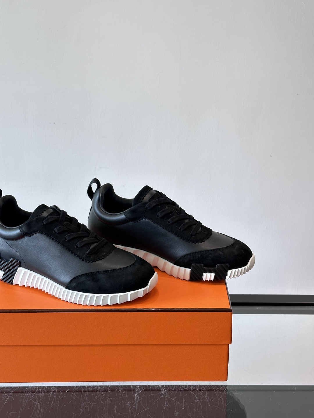 爱马仕Bouncing运动鞋爱马仕Bouncing运动鞋，标志性“大H