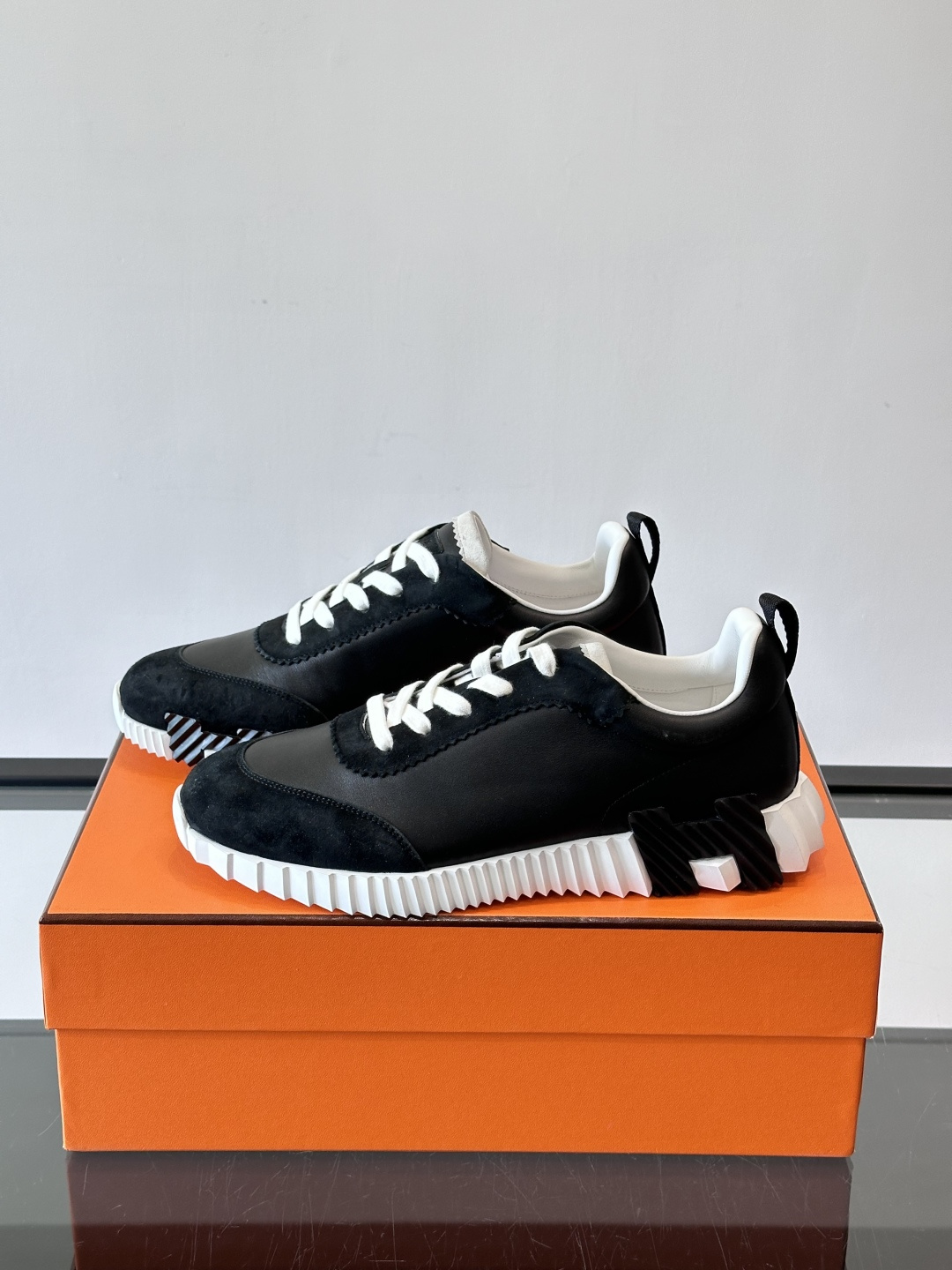 爱马仕Bouncing运动鞋爱马仕Bouncing运动鞋，标志性“大H