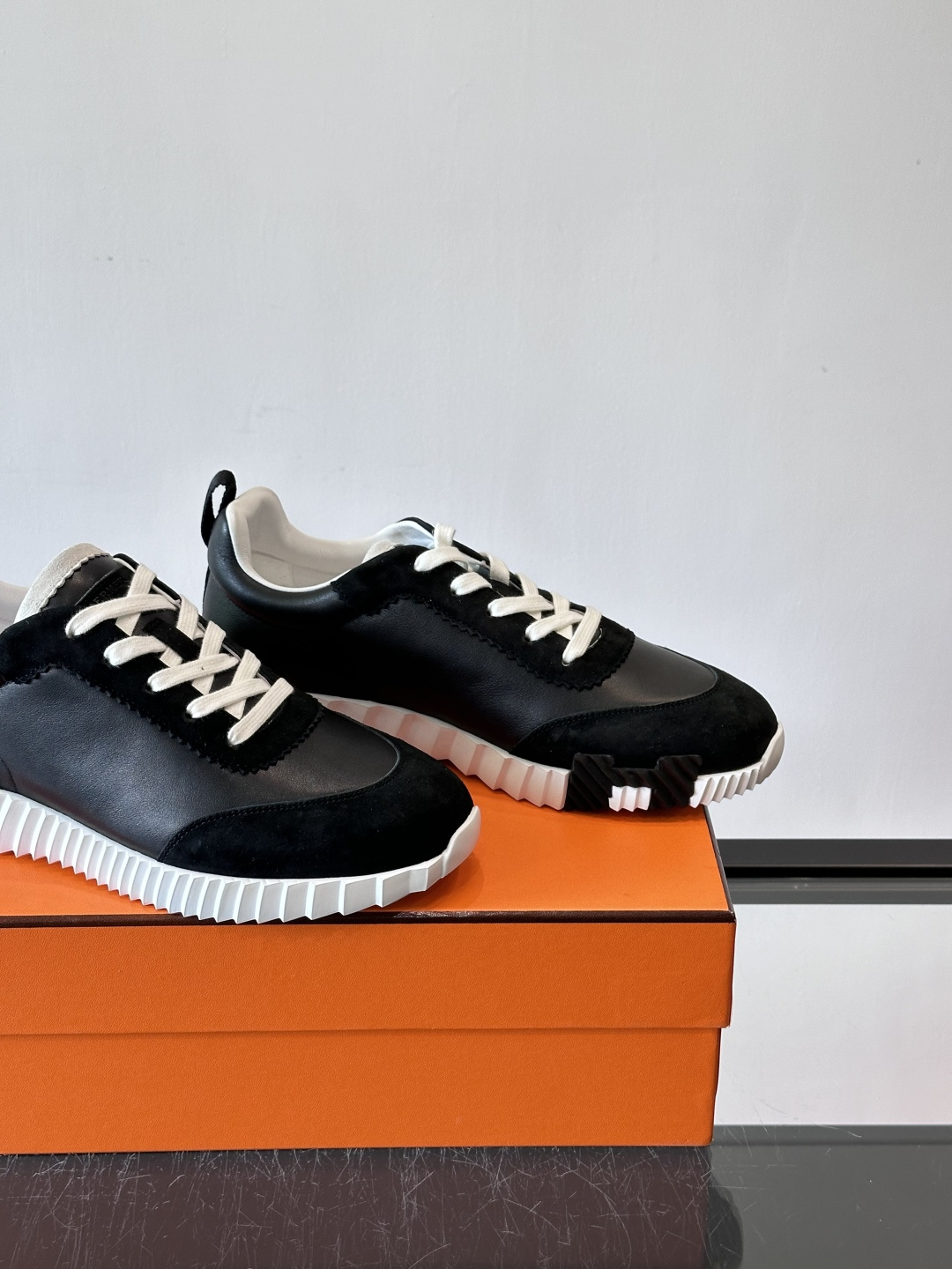 爱马仕Bouncing运动鞋爱马仕Bouncing运动鞋，标志性“大H