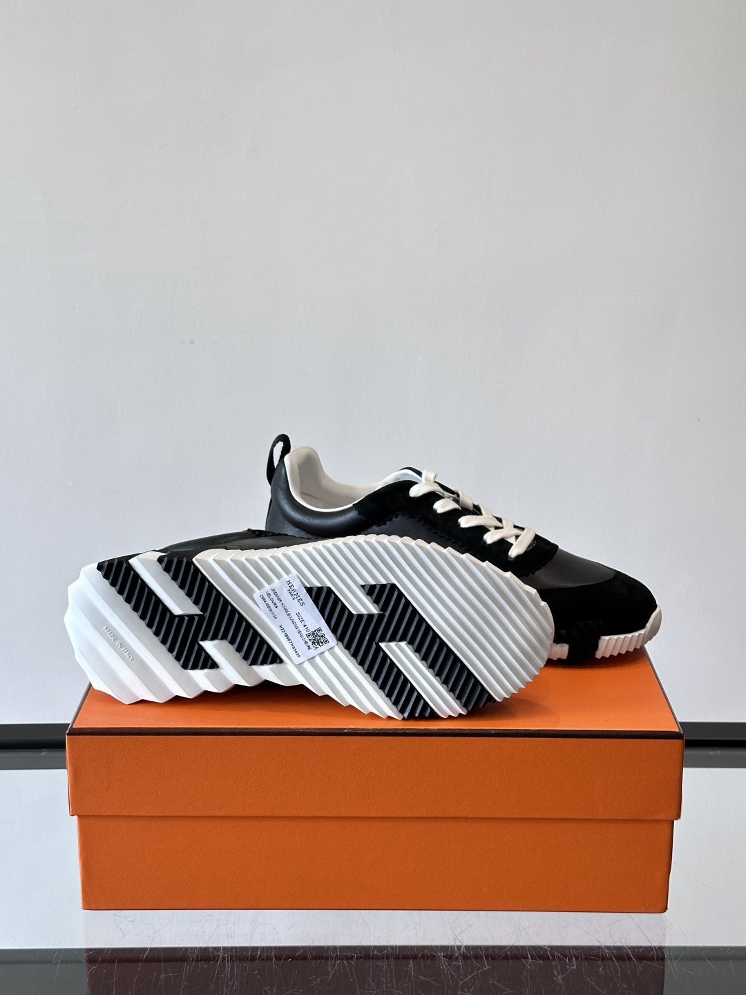 爱马仕Bouncing运动鞋爱马仕Bouncing运动鞋，标志性“大H