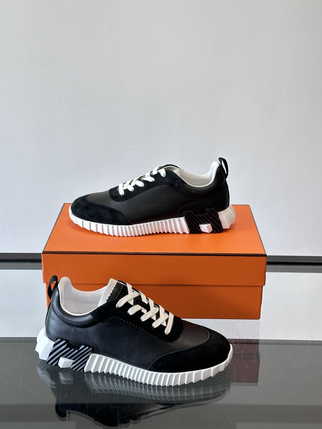 爱马仕Bouncing运动鞋爱马仕Bouncing运动鞋，标志性“大H