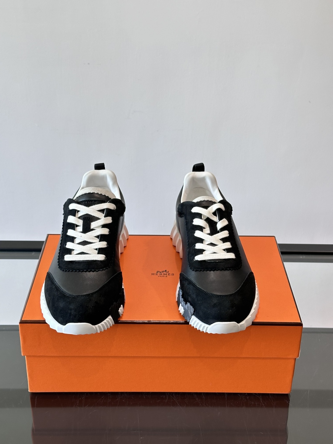 爱马仕Bouncing运动鞋爱马仕Bouncing运动鞋，标志性“大H