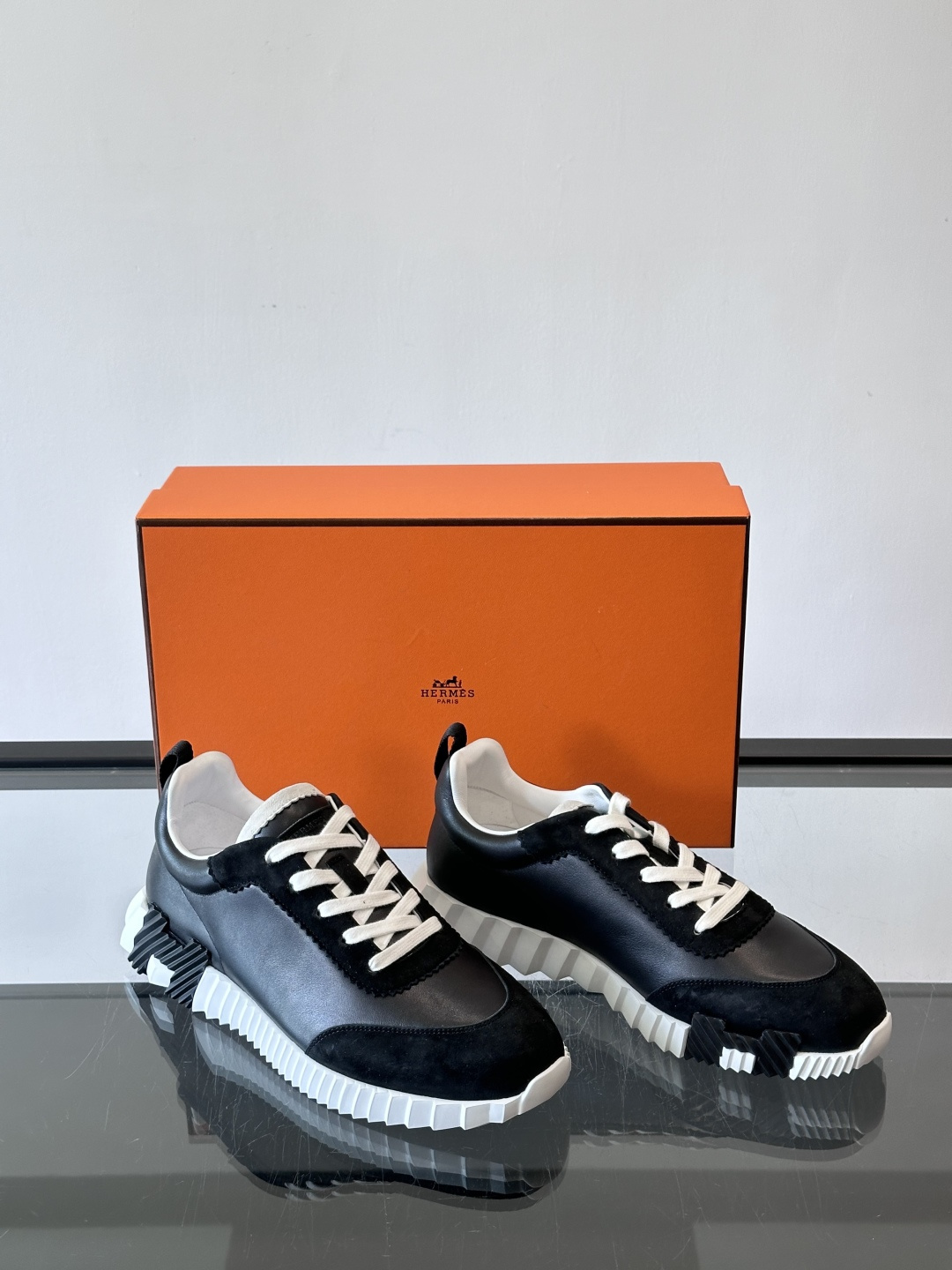 爱马仕Bouncing运动鞋爱马仕Bouncing运动鞋，标志性“大H