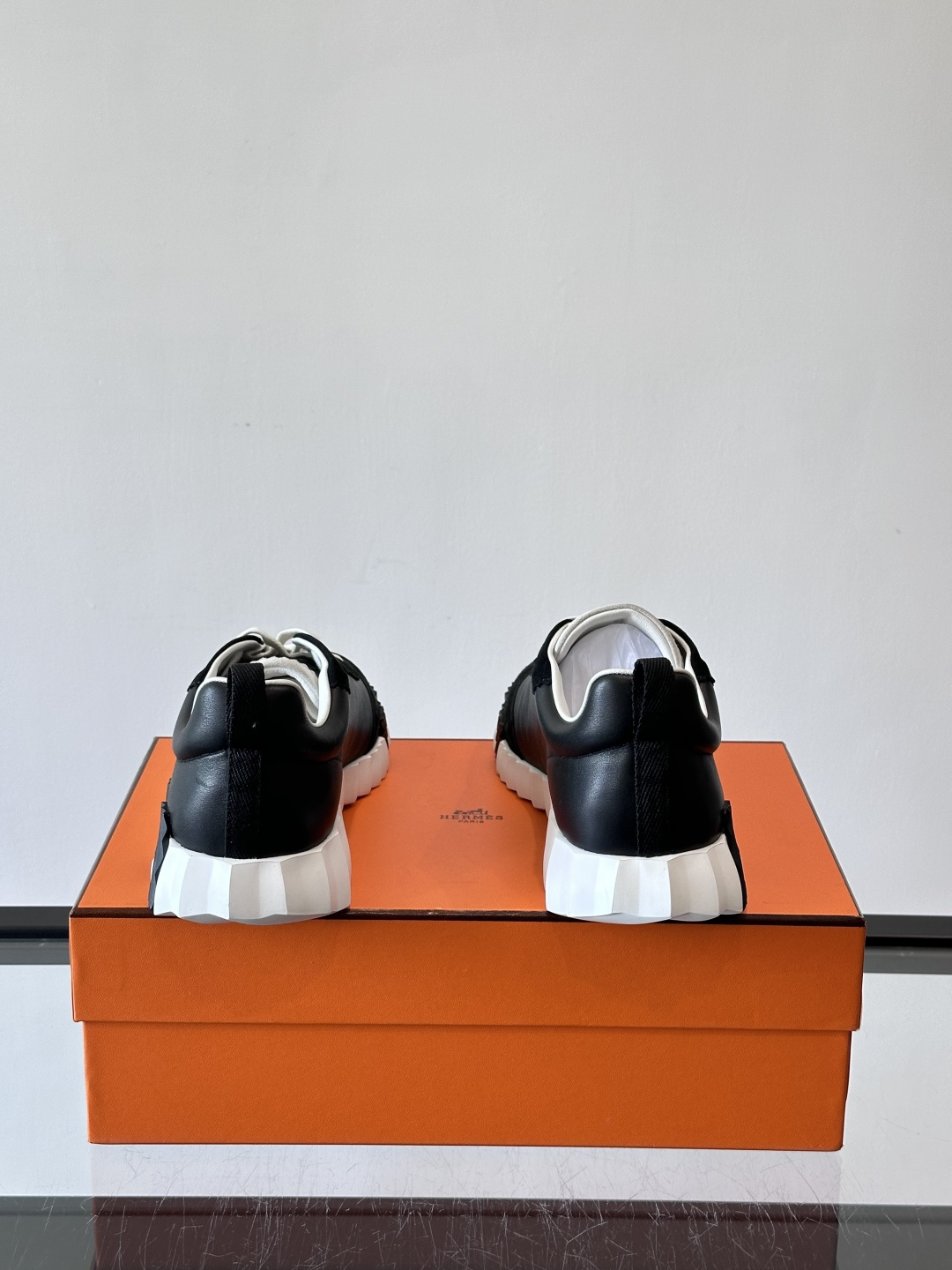 爱马仕Bouncing运动鞋爱马仕Bouncing运动鞋，标志性“大H