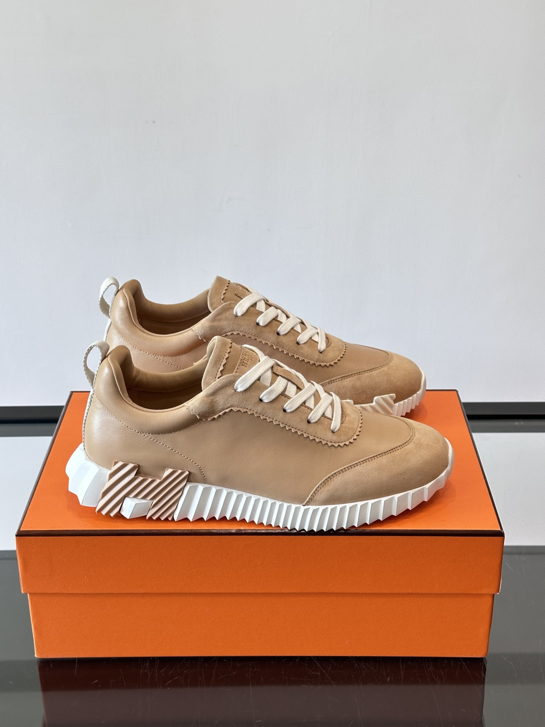 爱马仕Bouncing运动鞋爱马仕Bouncing运动鞋，标志性“大H