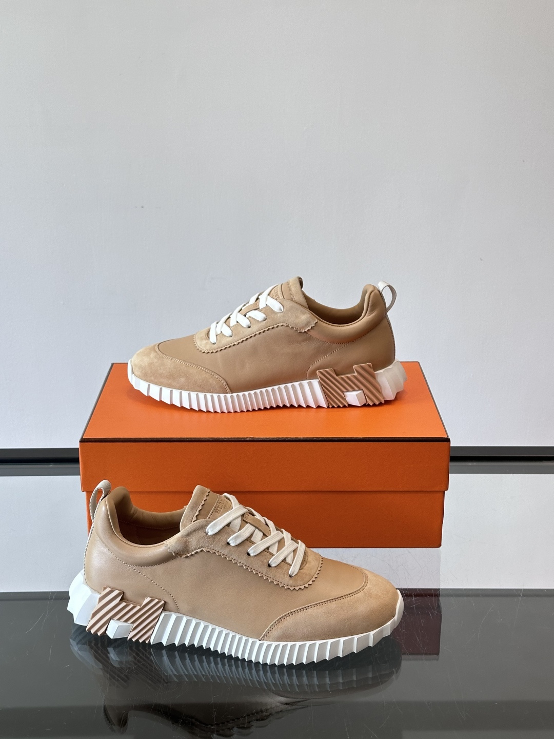 爱马仕Bouncing运动鞋爱马仕Bouncing运动鞋，标志性“大H