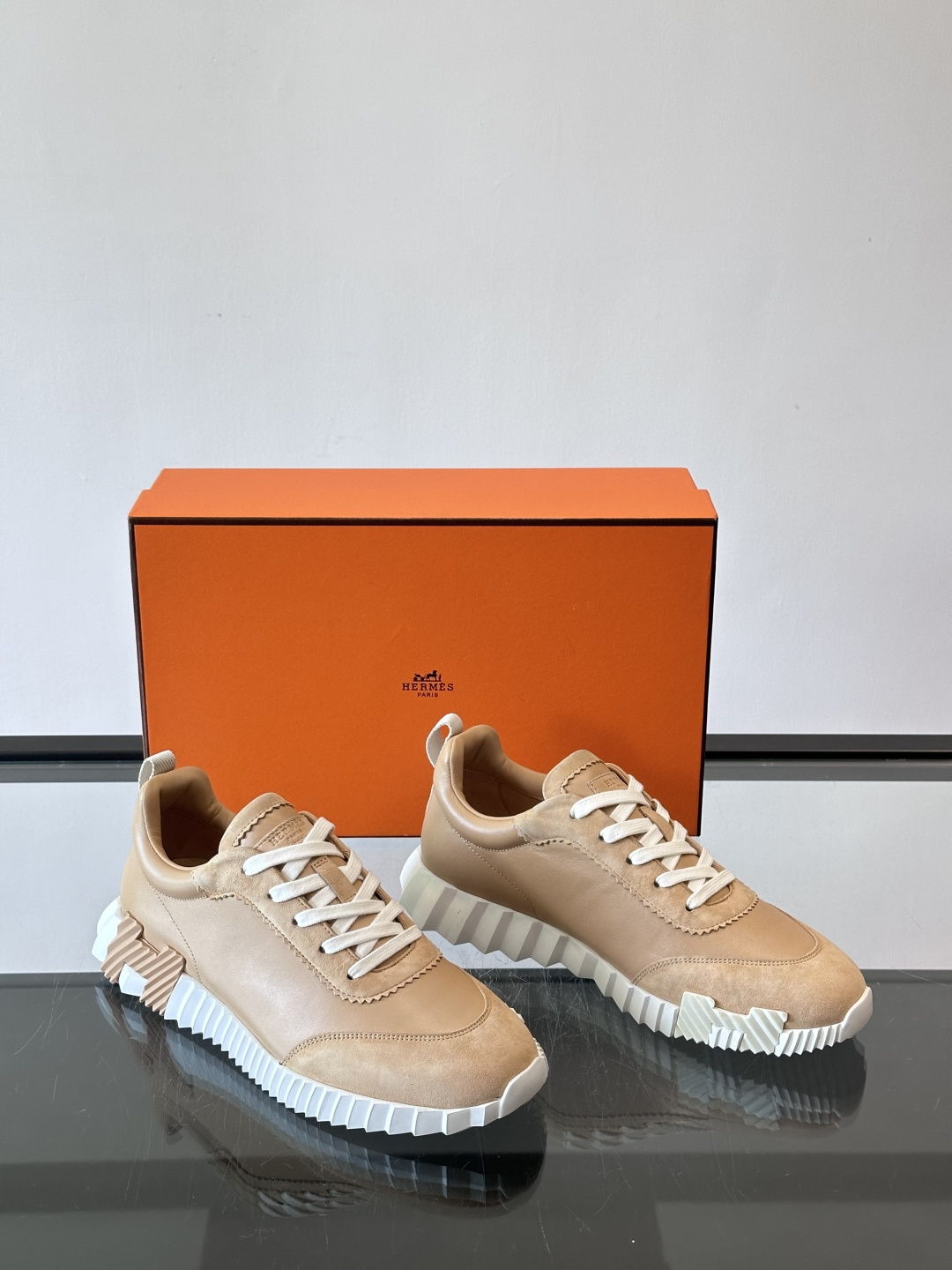 爱马仕Bouncing运动鞋爱马仕Bouncing运动鞋，标志性“大H