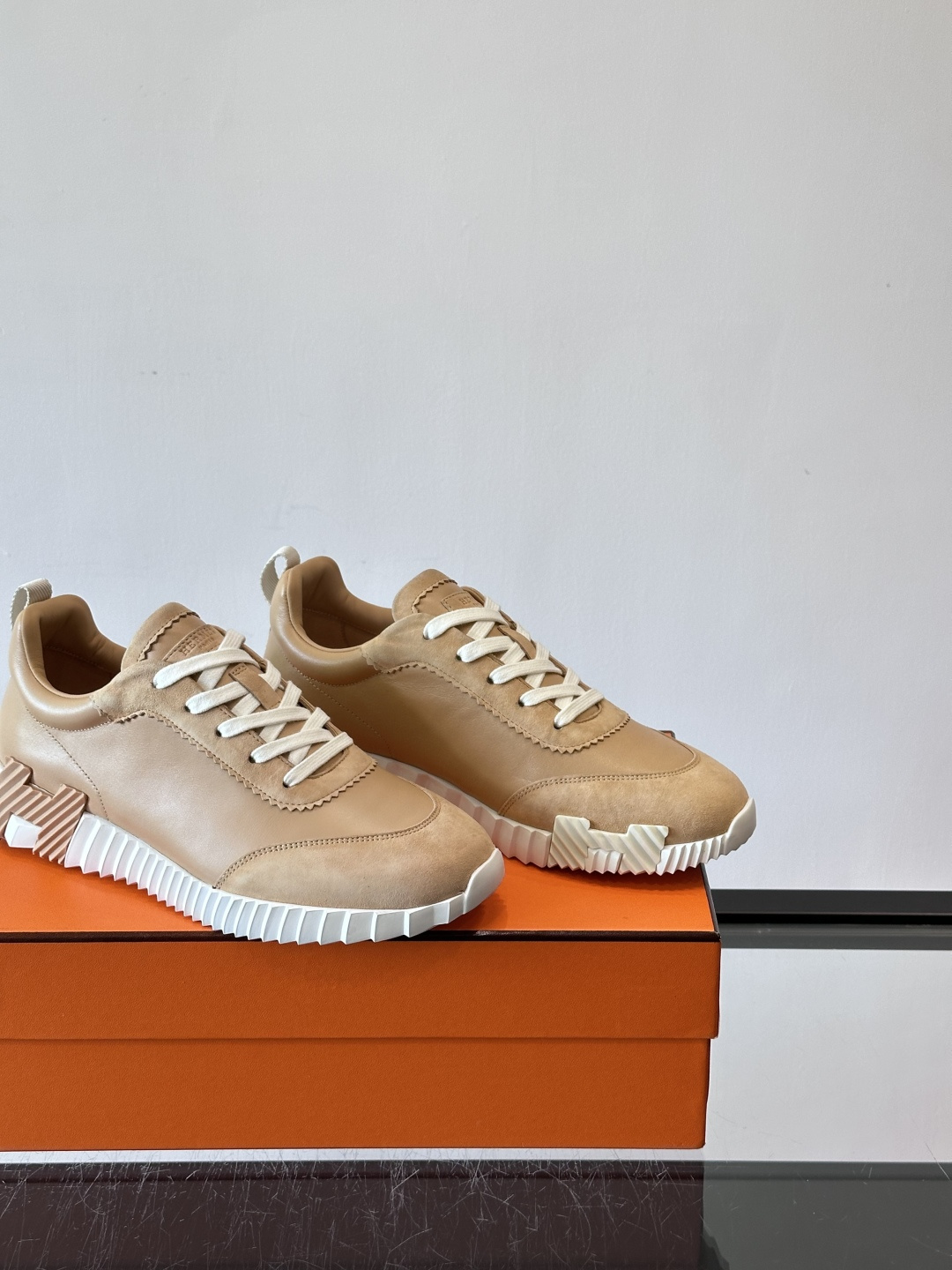 爱马仕Bouncing运动鞋爱马仕Bouncing运动鞋，标志性“大H